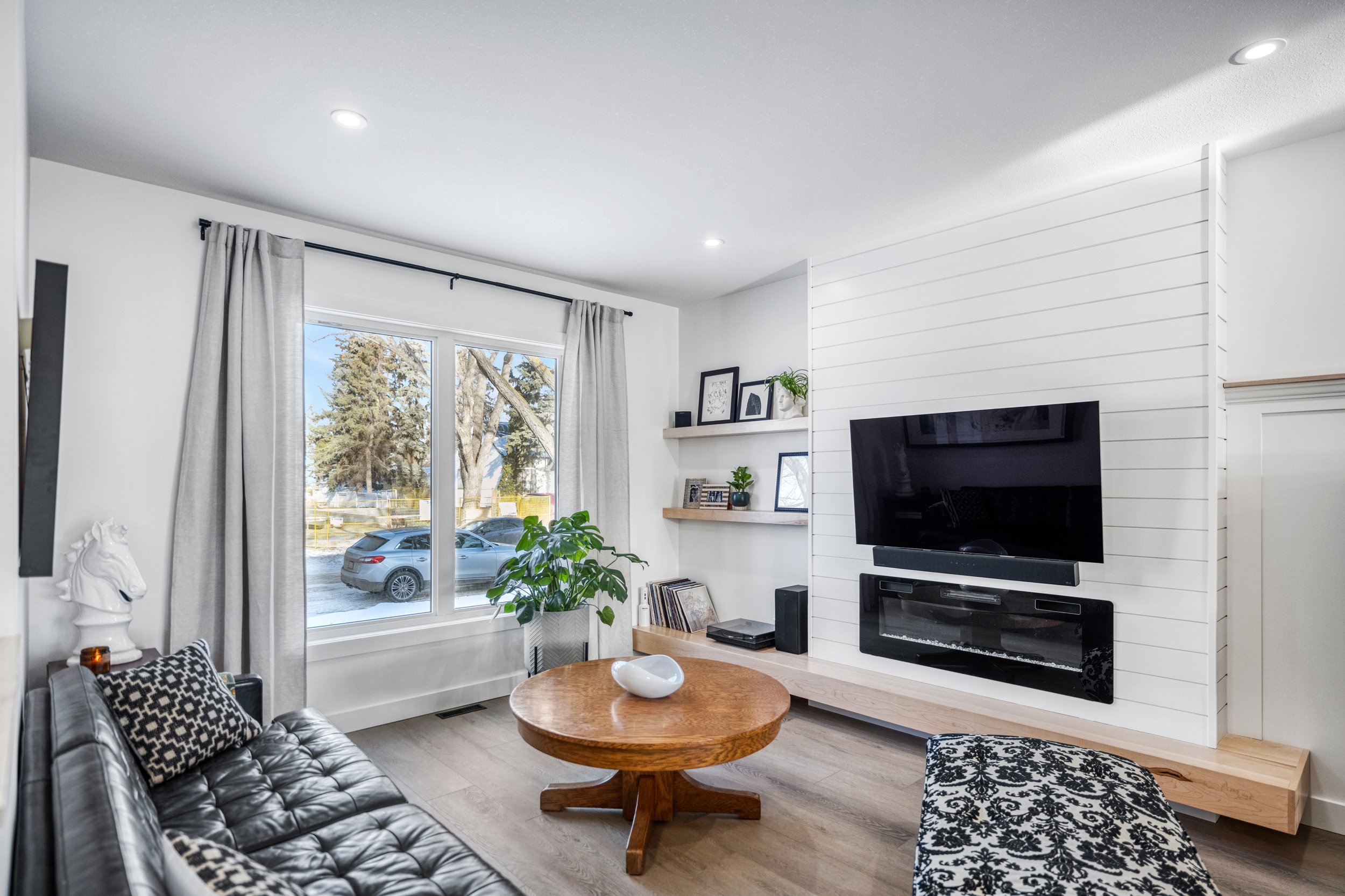 Living Room 1.jpg