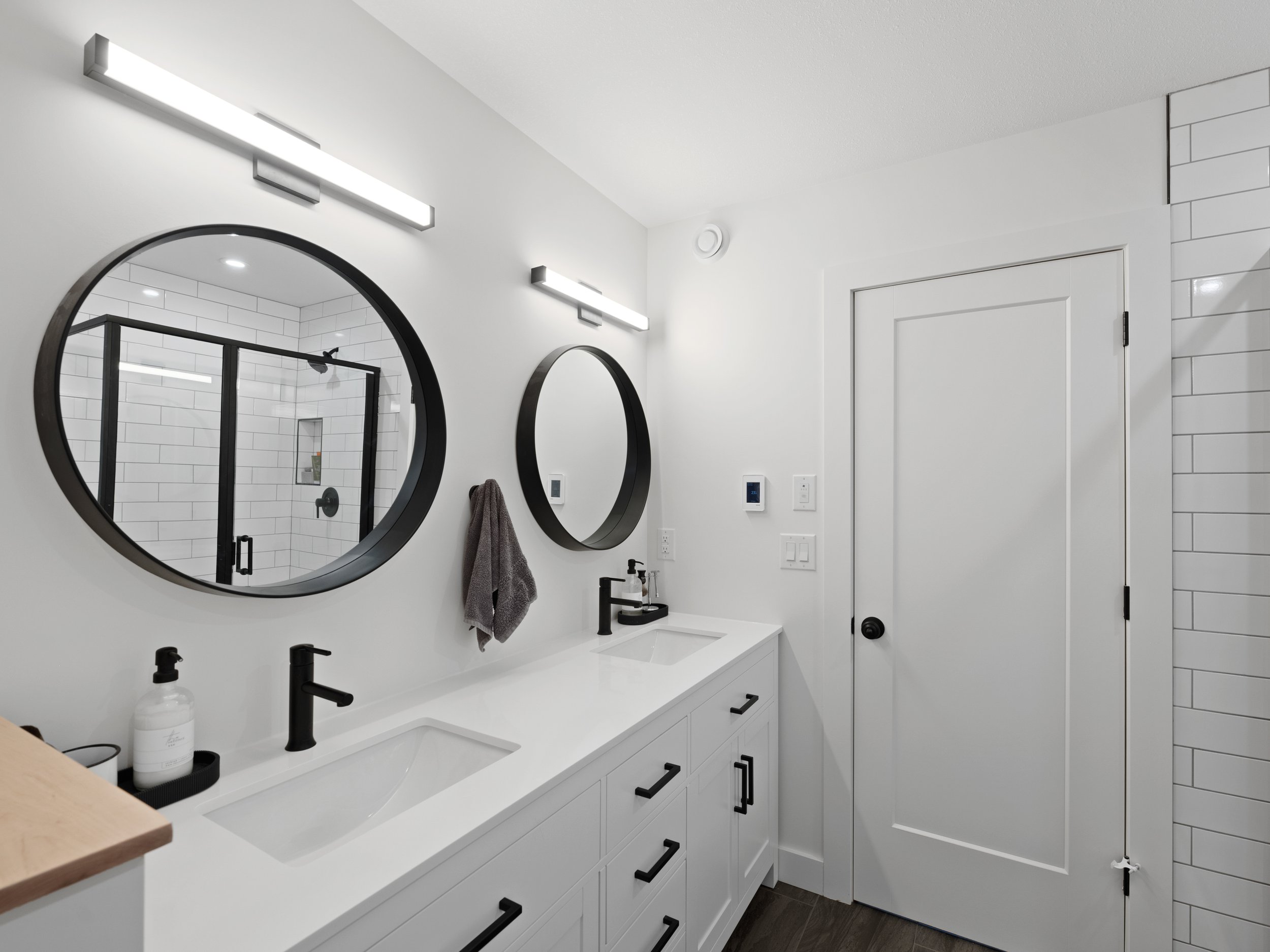 Ensuite 2.jpg