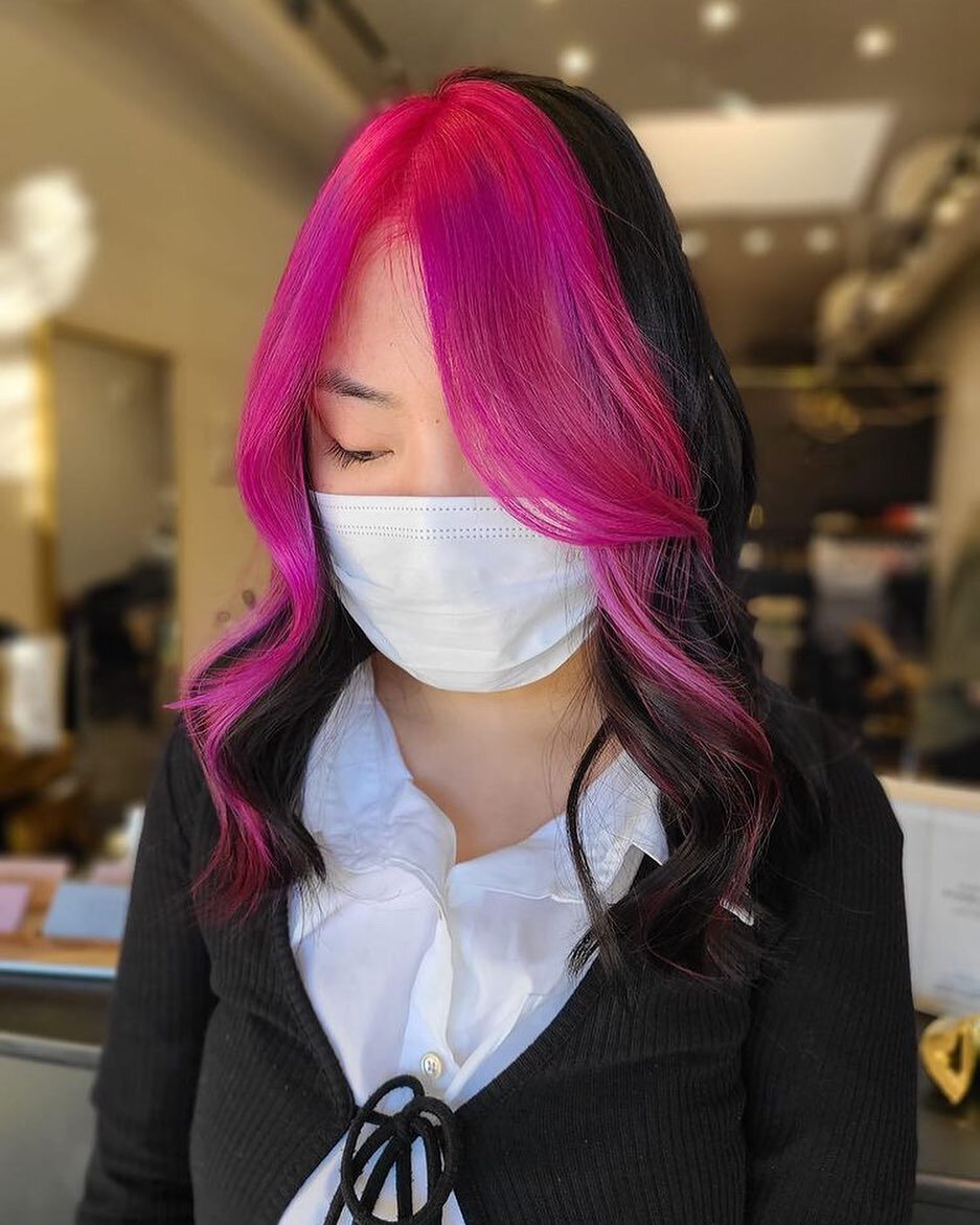 🌸Pretty in Pink🌸

Colour and cut by our very own @ama.stylist 

#beautifulhair #hair #hairvancouver #fasalon #prettyinpink #pink