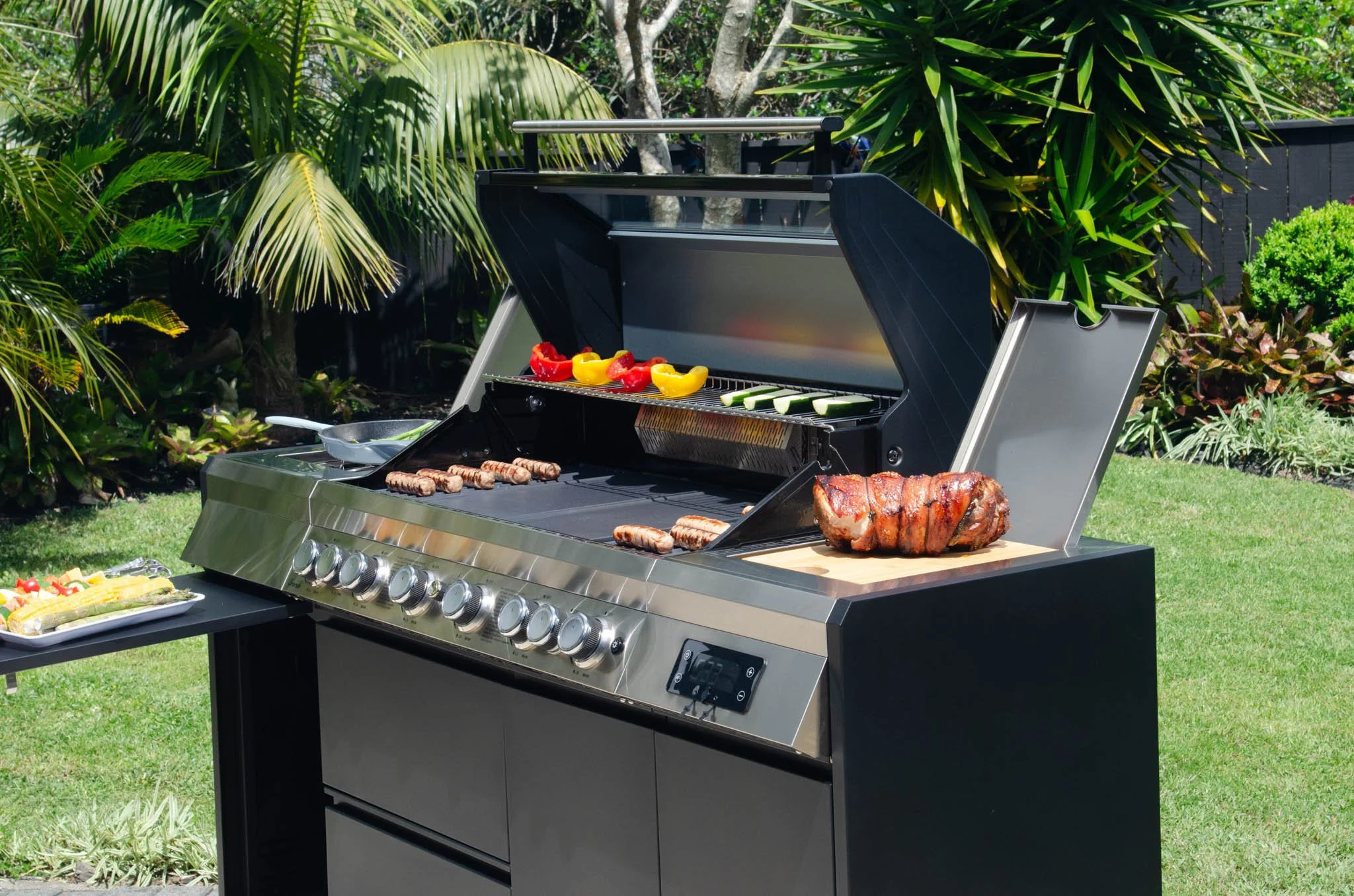 Grande-BBQ-F23-LS all open food on grill right angle tight.jpg