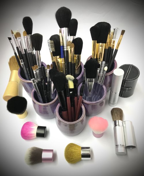 cosmetic-brushes-warm-earth-pottery-sable