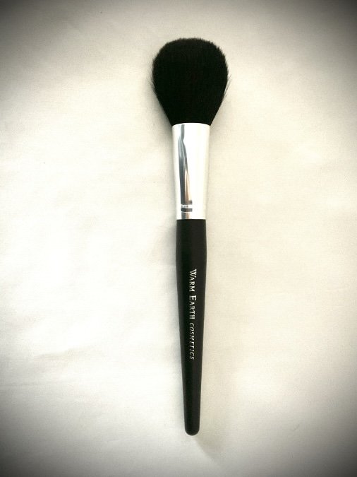 deluxe-powder-brush-warm-earth-cosmetics