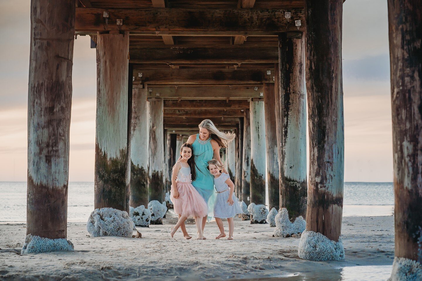 Sometimes I am not sure if I prefer portraits above or below the pier! ⁠
⁠
#motheranddaughters #seafordpier #seaford3198 #beachsunset #beachphotoshoot #sunsetportrait #familyphotography #familyphotoshoot #seafordbeach #familyphotographer #beachphotog