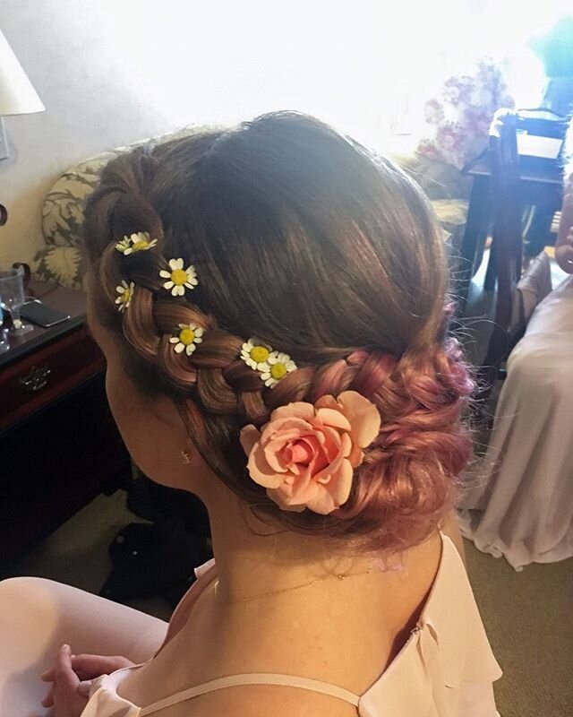 Beautiful braided updo for this bridesmaid by 🙋🏻&zwj;♀️, perfect for a garden themed wedding 🌿🌷
.
.
.
.
.
.
#vancouvermua #vancouvermakeupartist #vancouvermakeup #vancouverwedding #vancouverbride #vancouverhair #vancouverhairstylist #weddinghair 