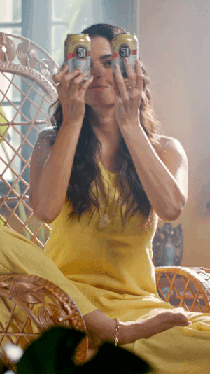 CACHACA_51_EMANUELLE_BOOMERANG_01.gif