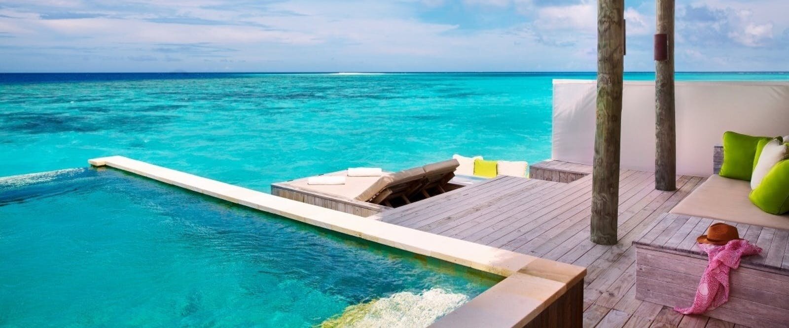 laamu_water_villa_with_pool_deck_6037_large_.jpg
