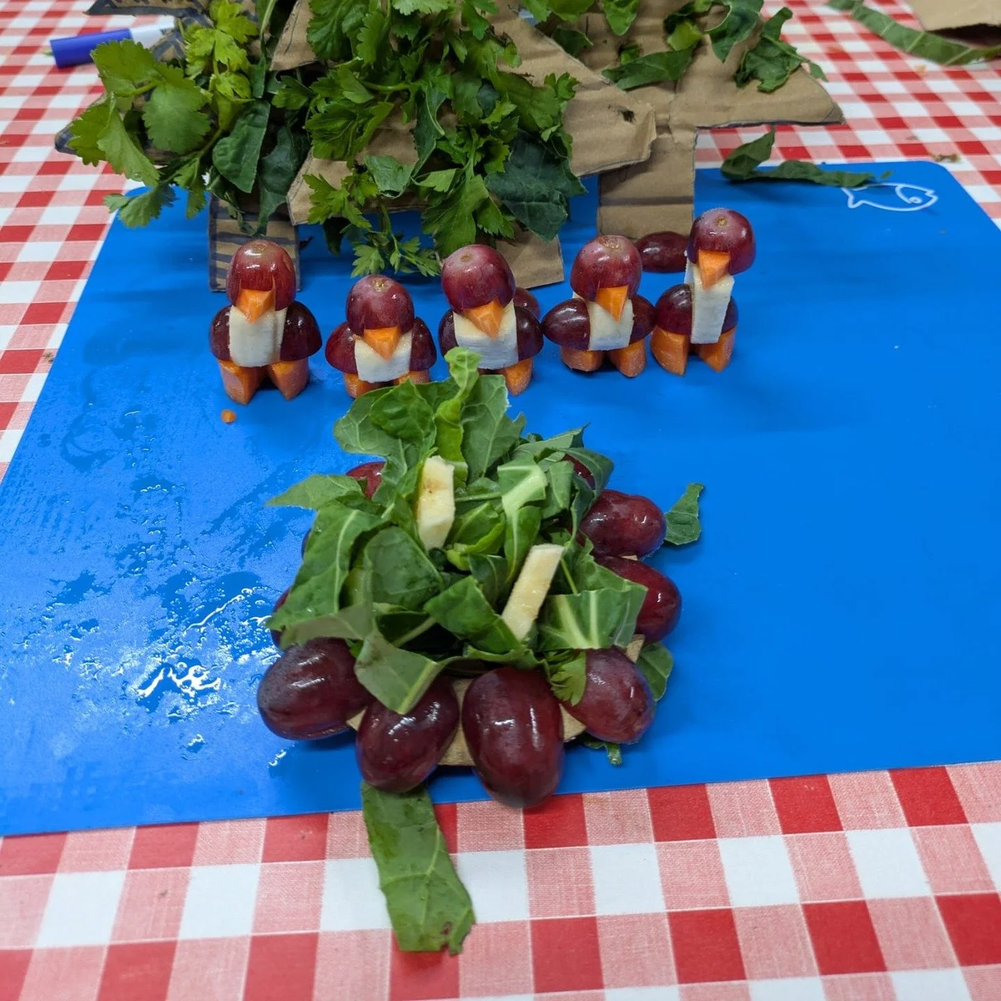 A hands-on session at Gatehouse Farm, with young people preparing food enrichment for the resident rabbits🥕🌿🐰

Presenting food in novel ways helps to stimulate our animals &ndash; especially over the winter &ndash; and encourages natural foraging 