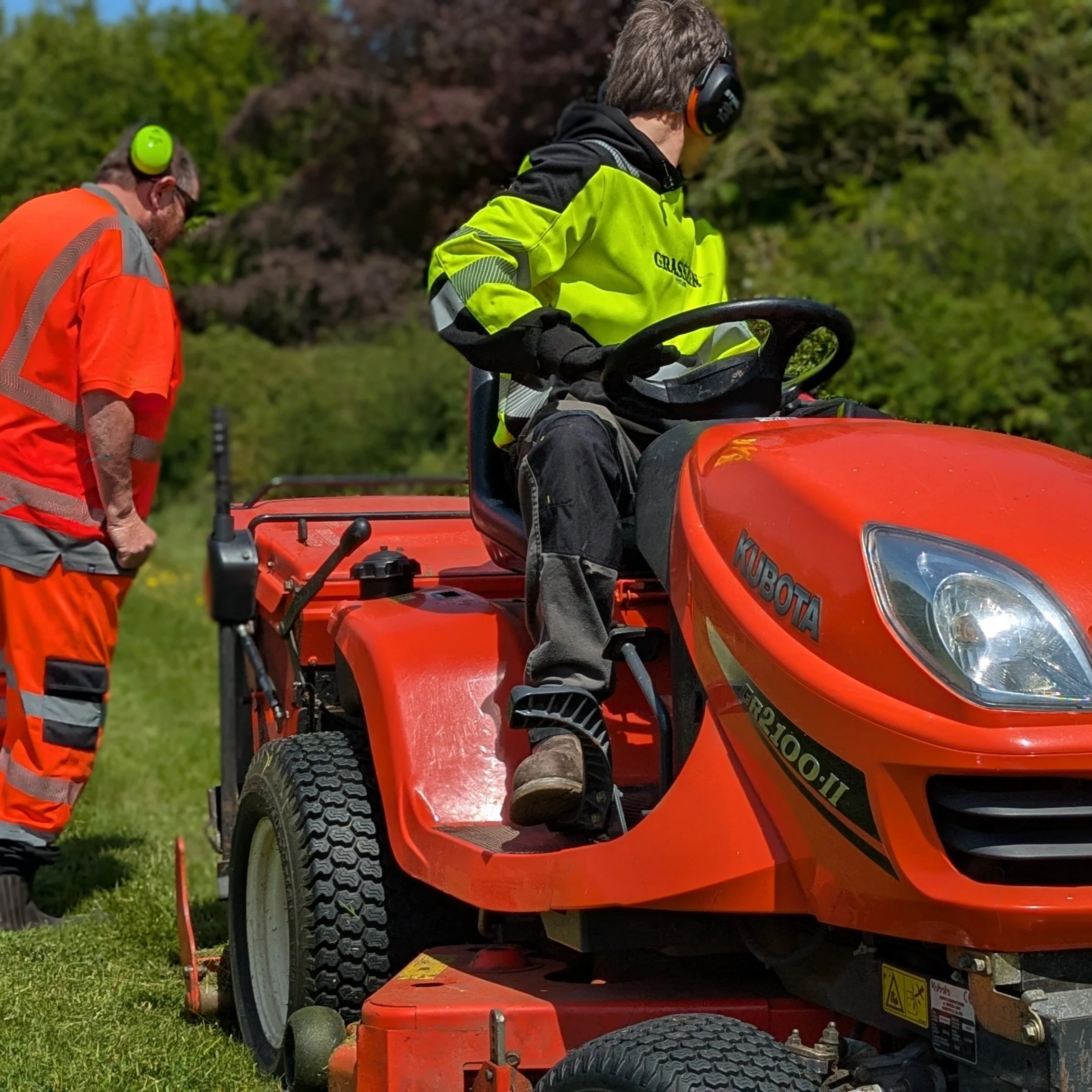 Our latest LANTRA course on ride-on-mowers has proved understandably popular with the young people taking part... 🚜

Each will now be issued with an official @lantrauk certificate, qualifying them to operate ride-on and pedestrian mowers in professi