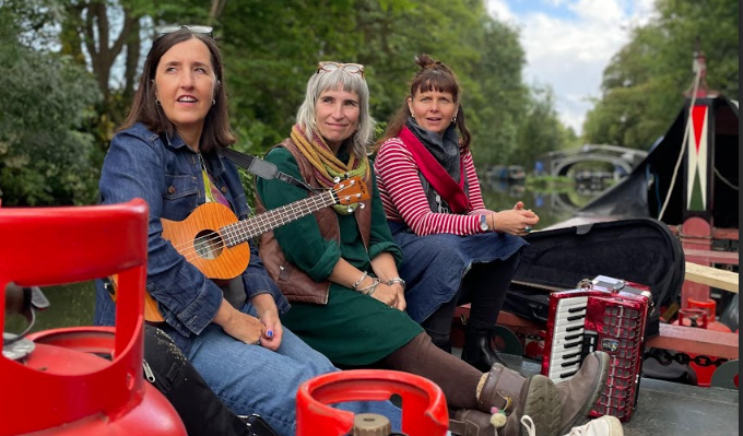 Three Idle Women perform a set at Banbury Folk Club