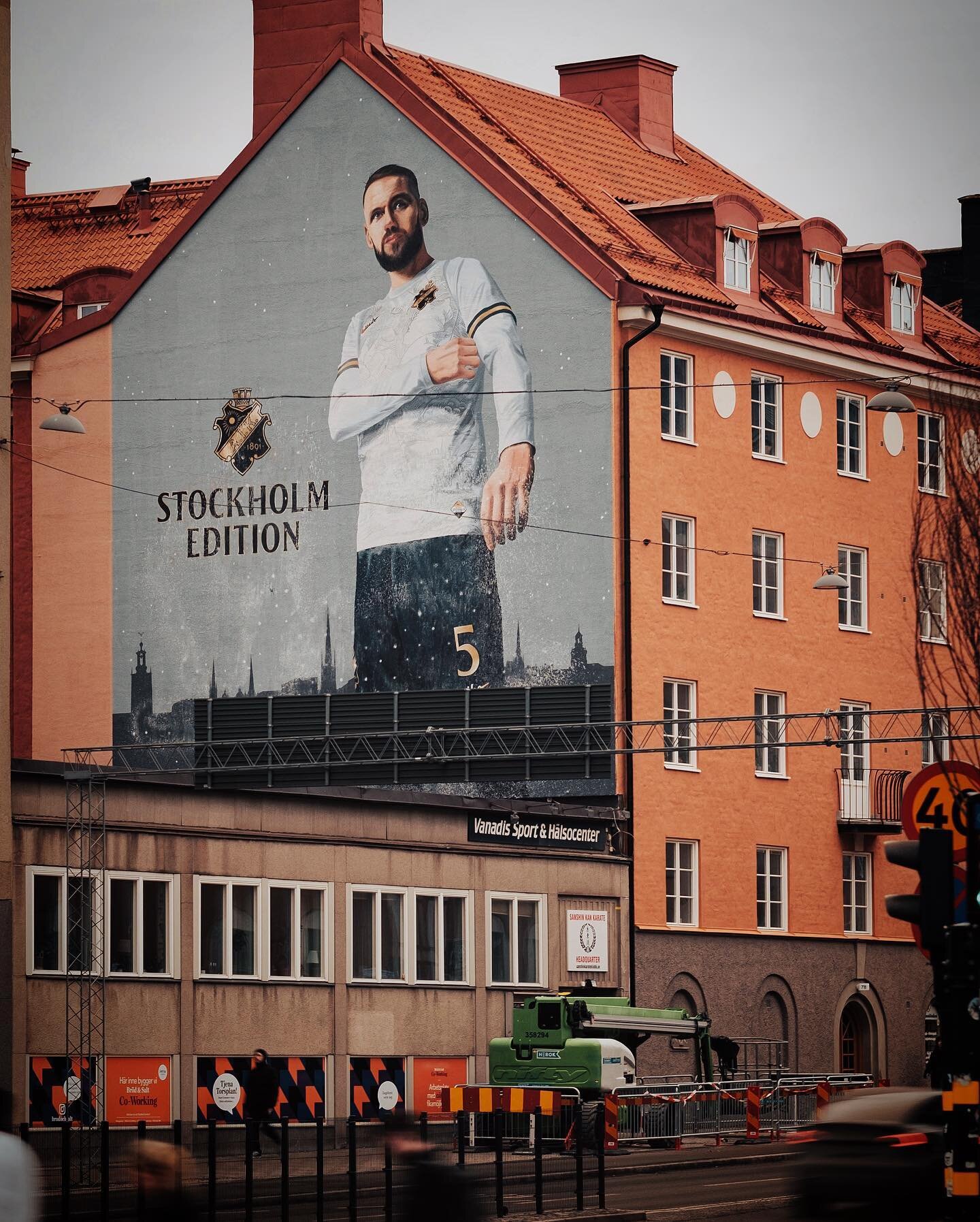The annual shirt drop. #FOREVERHANDPAINT #SthlmMurals #Nike #Stockholm #Murals //@handmademedia @nike @aik @milosevicalex