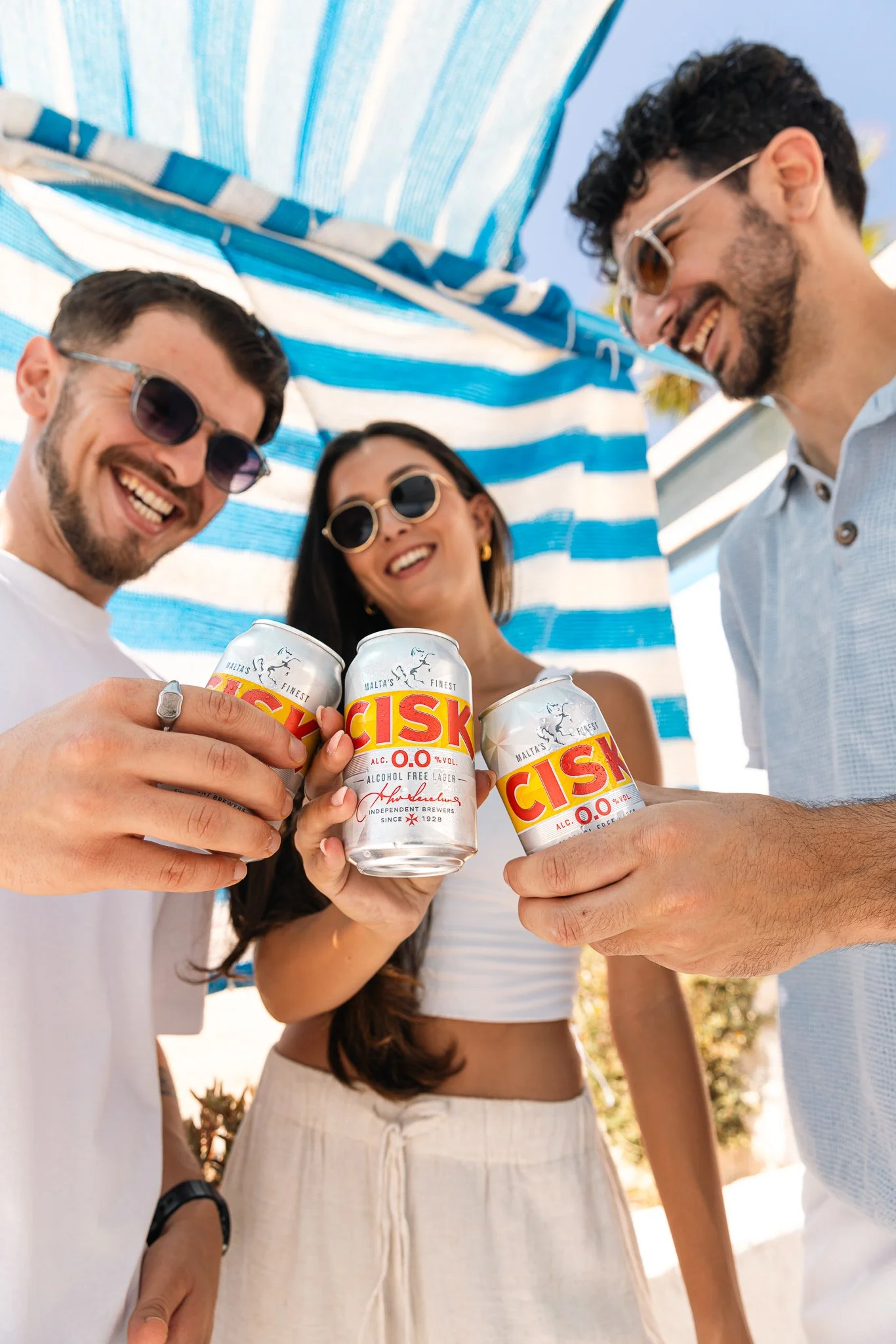 friends cheers, cisk 0.0 can, photoshoot summer