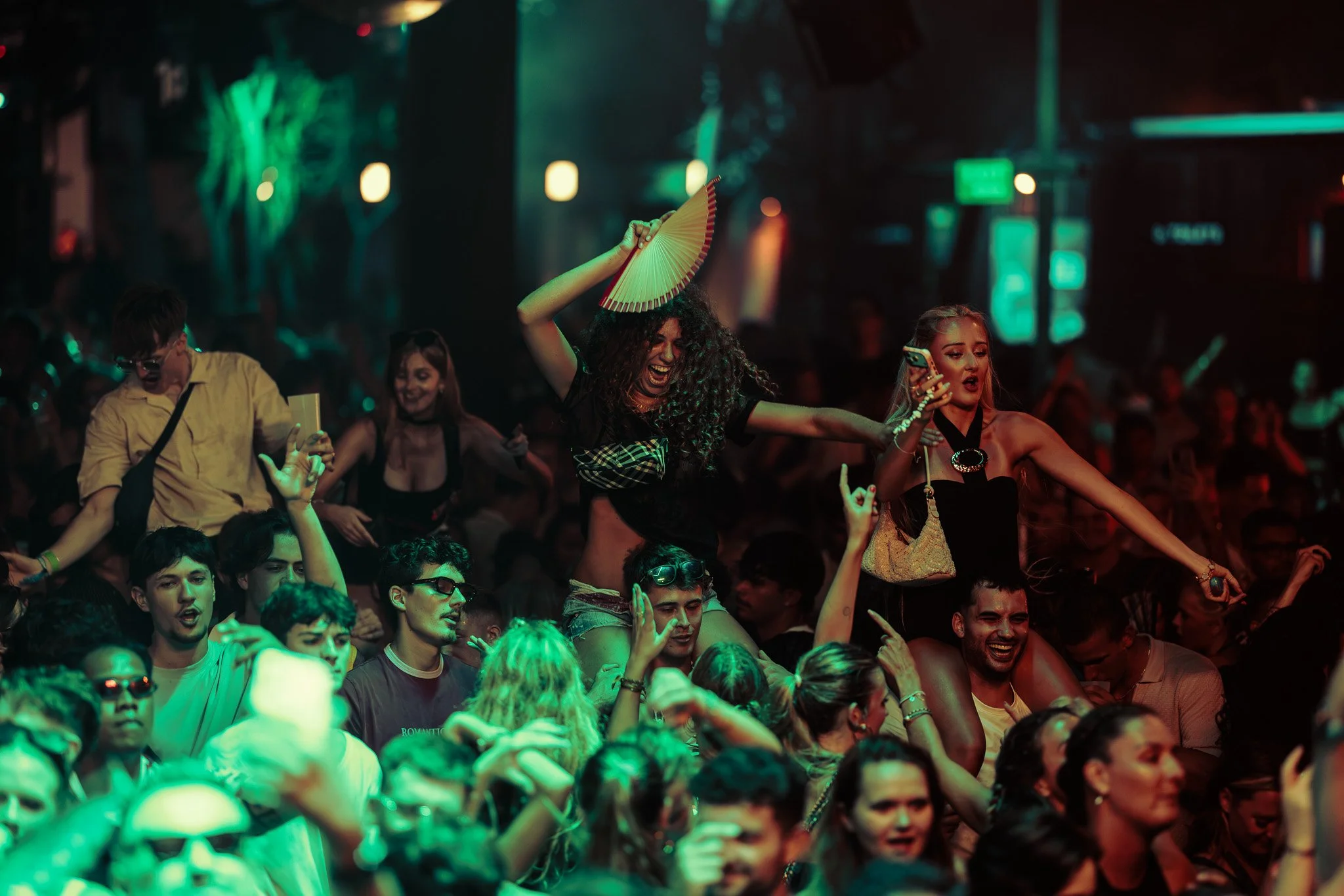 crowd-bbc-radio-1-dance-19.jpg