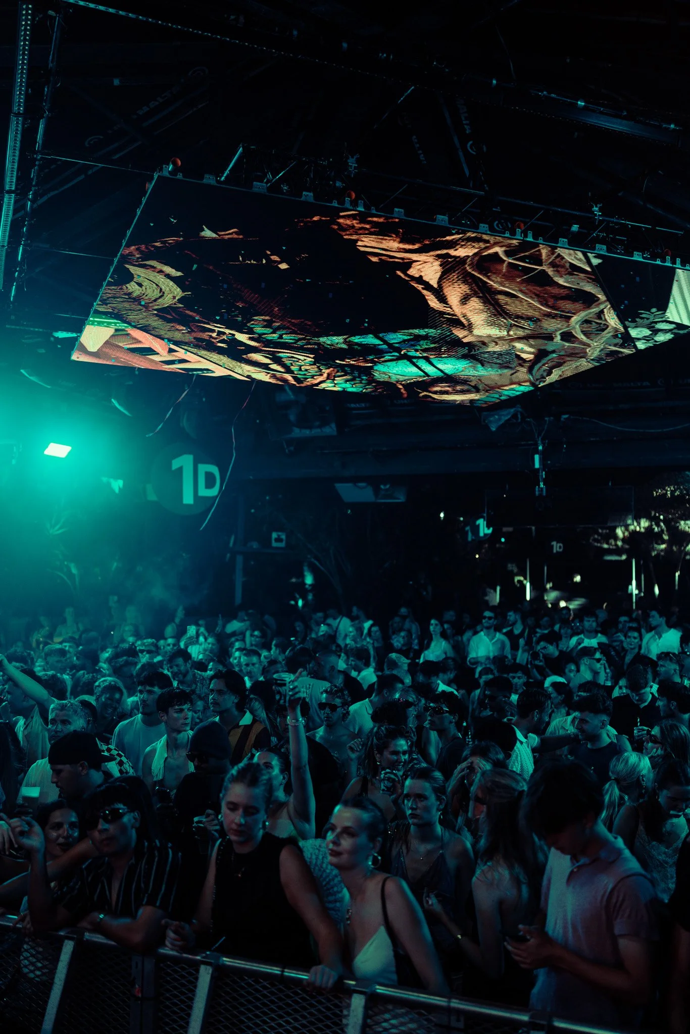 crowd-bbc-radio-1-dance-37.jpg