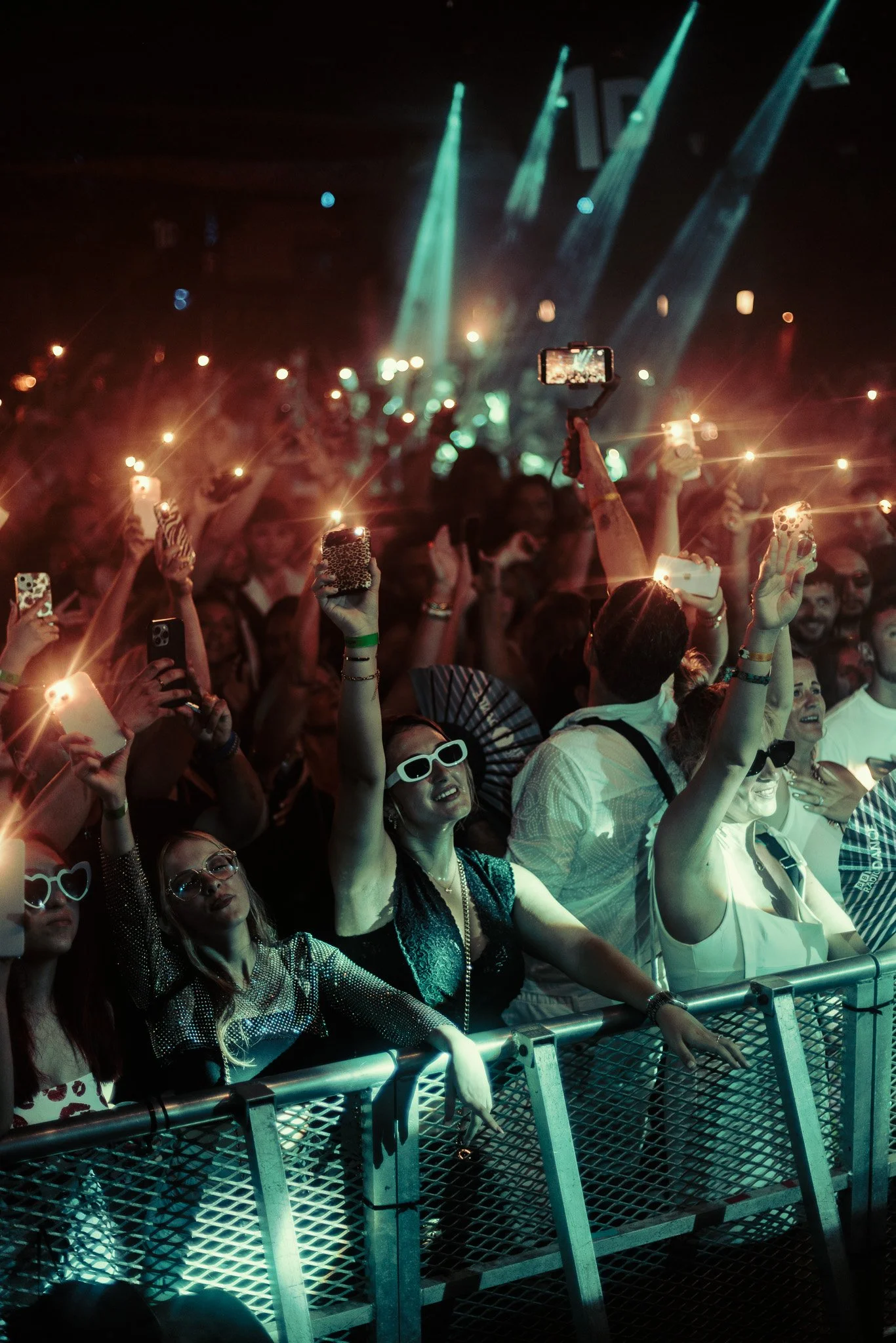 crowd-bbc-radio-1-dance-29.jpg