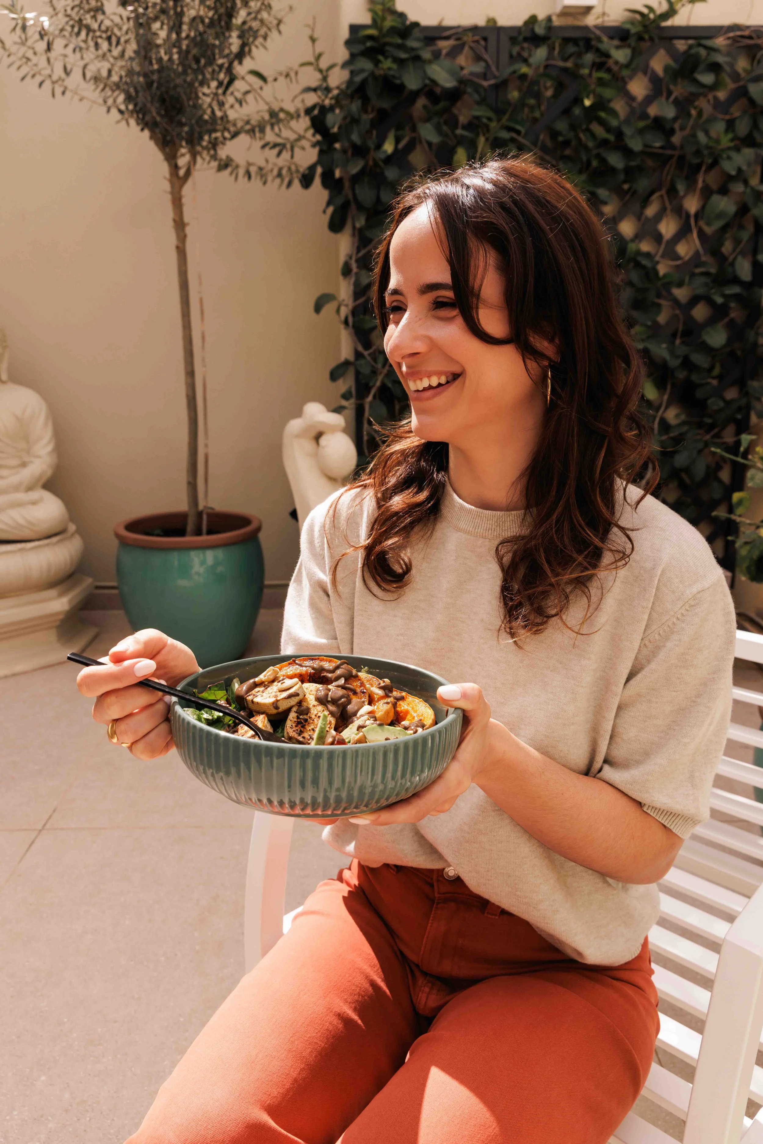 sara borg smiling, nutritionist photoshoot