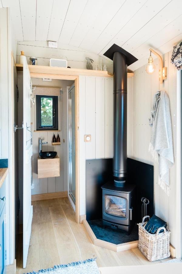 new-luxury-shepherds-hut-with-hot-tub-in-cornwall-launceston-photo-11.jpeg