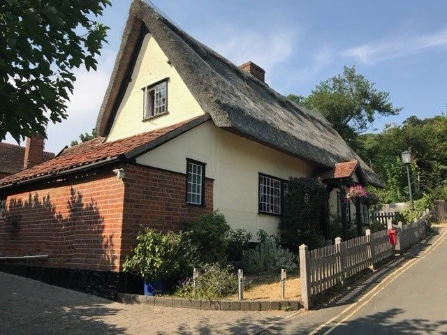 Cottage opposite the Castle (0.1 miles)