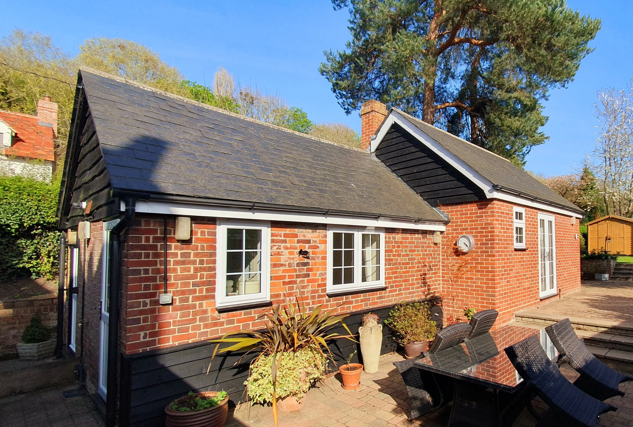 The Cottage (0.1 miles)