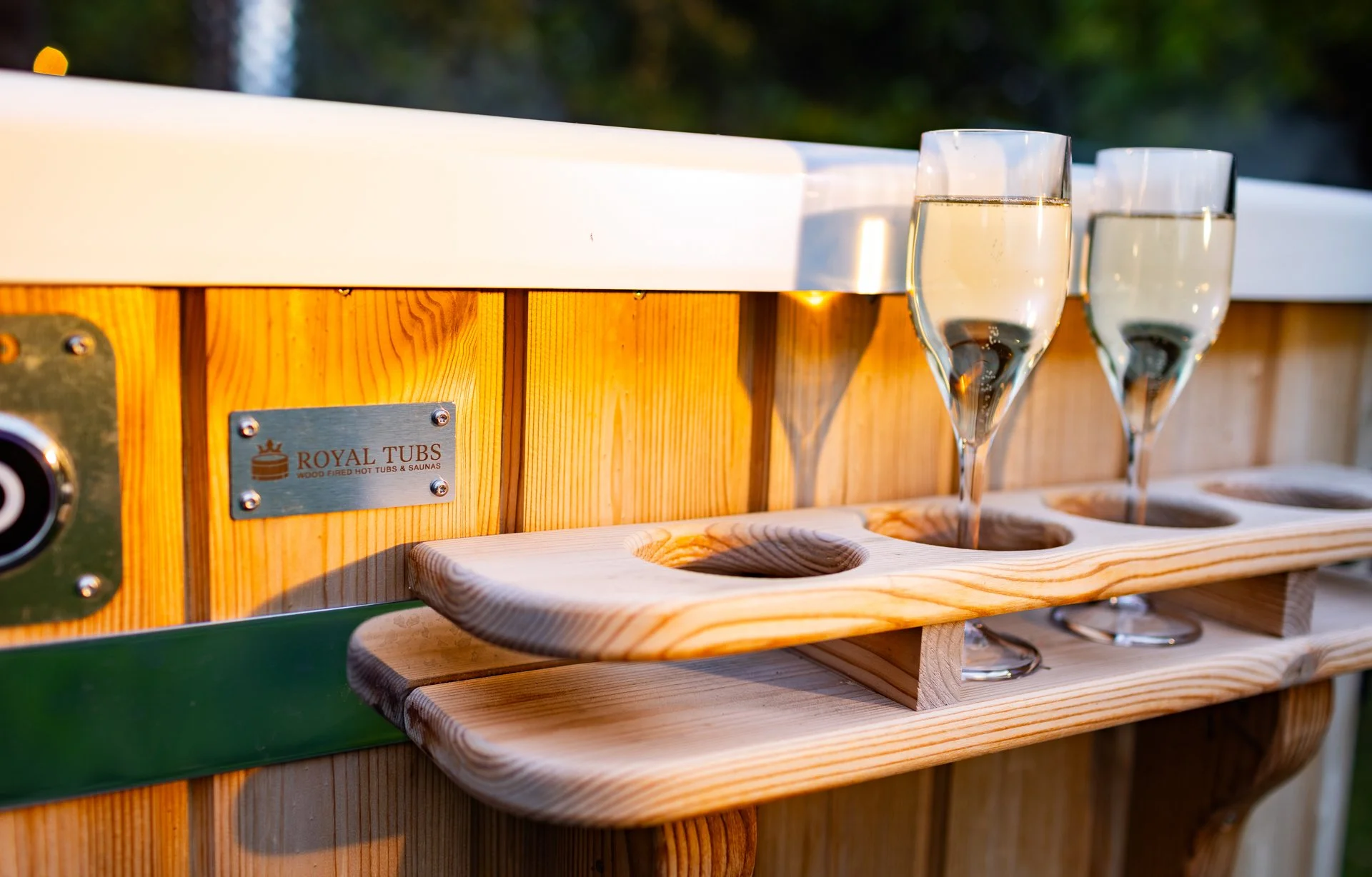 Hot tub fit for a king