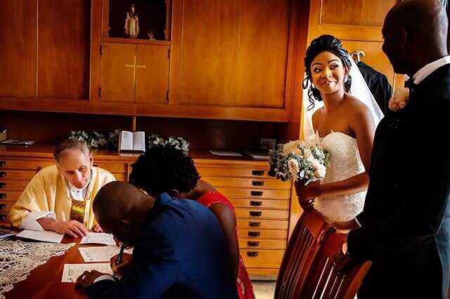 ~ CAPTION WEDNESDAY ~

Let&rsquo;s play a game! On Wednesdays I will be posting a moment from a wedding I took in the past. I would like you to write a caption of what the story is, what you think this image should be called or anything you think is 