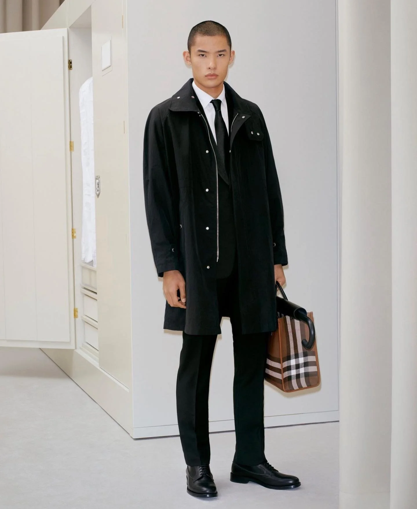 202203_BURBERRY_UNKNOWN_MME_PAS_05.jpg
