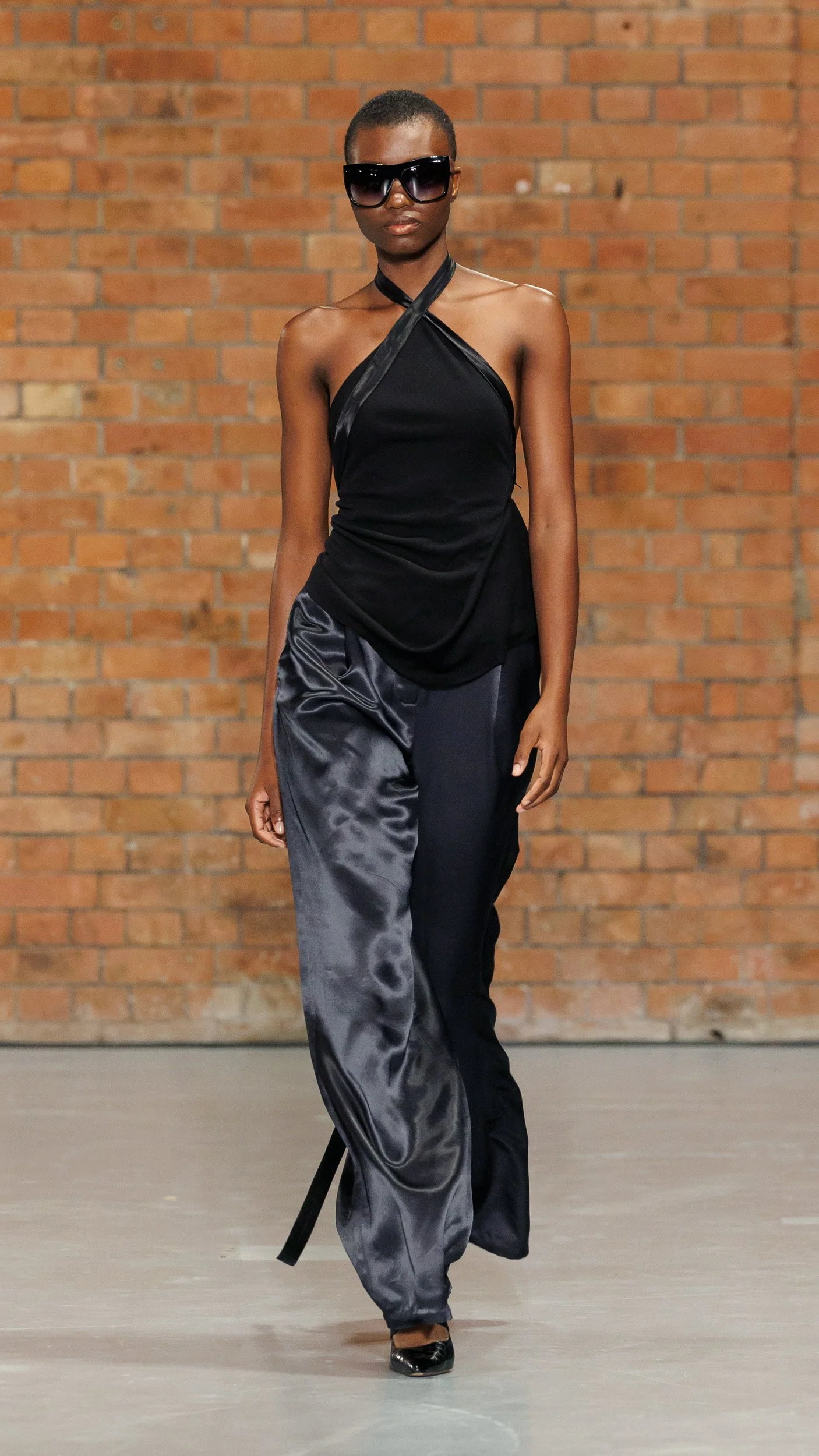 Aaron_Esh_SS25_runway_stories_look26.jpg