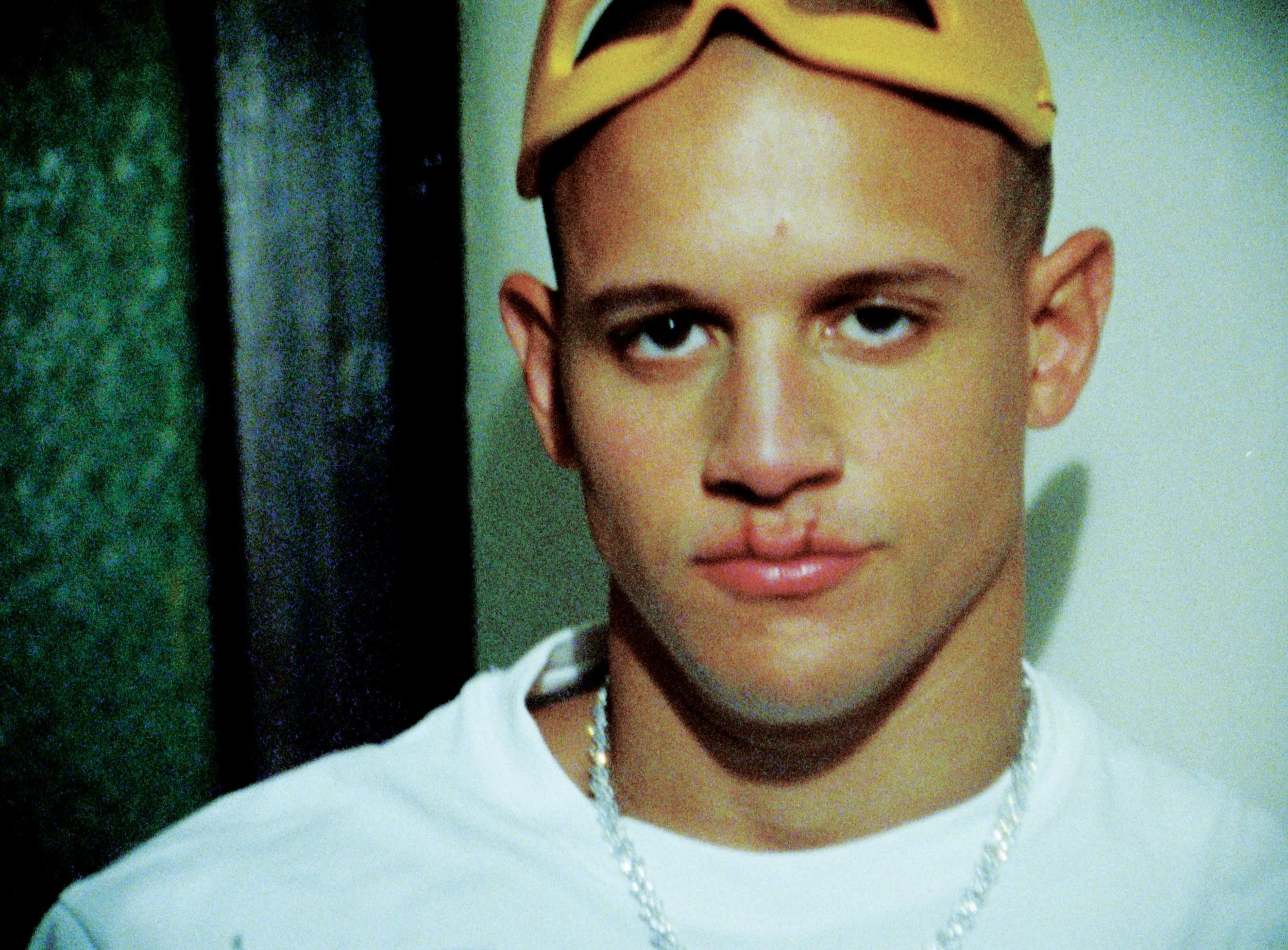 i-D_MENS_BEAUTY_SCOOPIC_00000.jpg