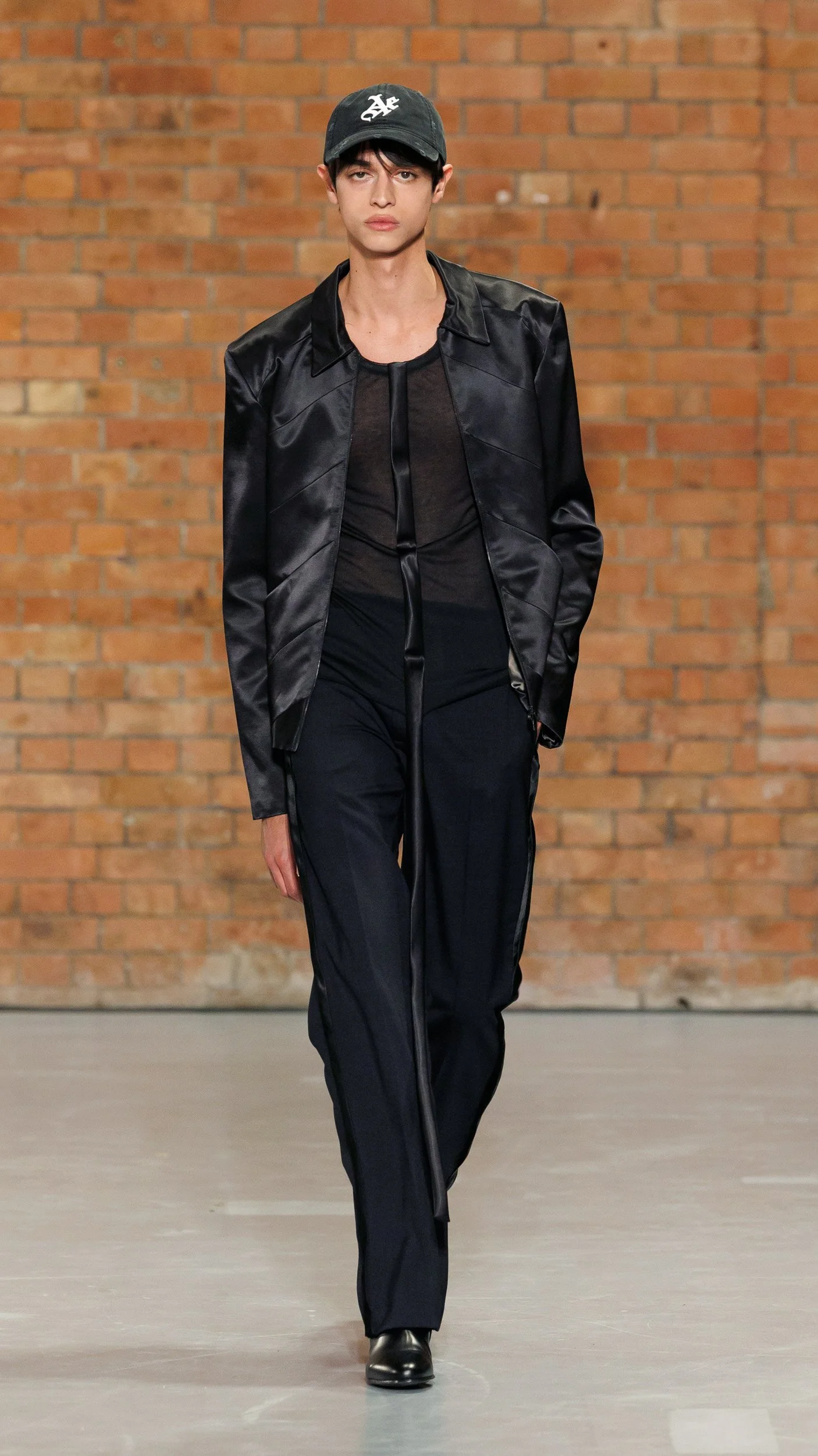 Aaron_Esh_SS25_runway_stories_look08.jpg