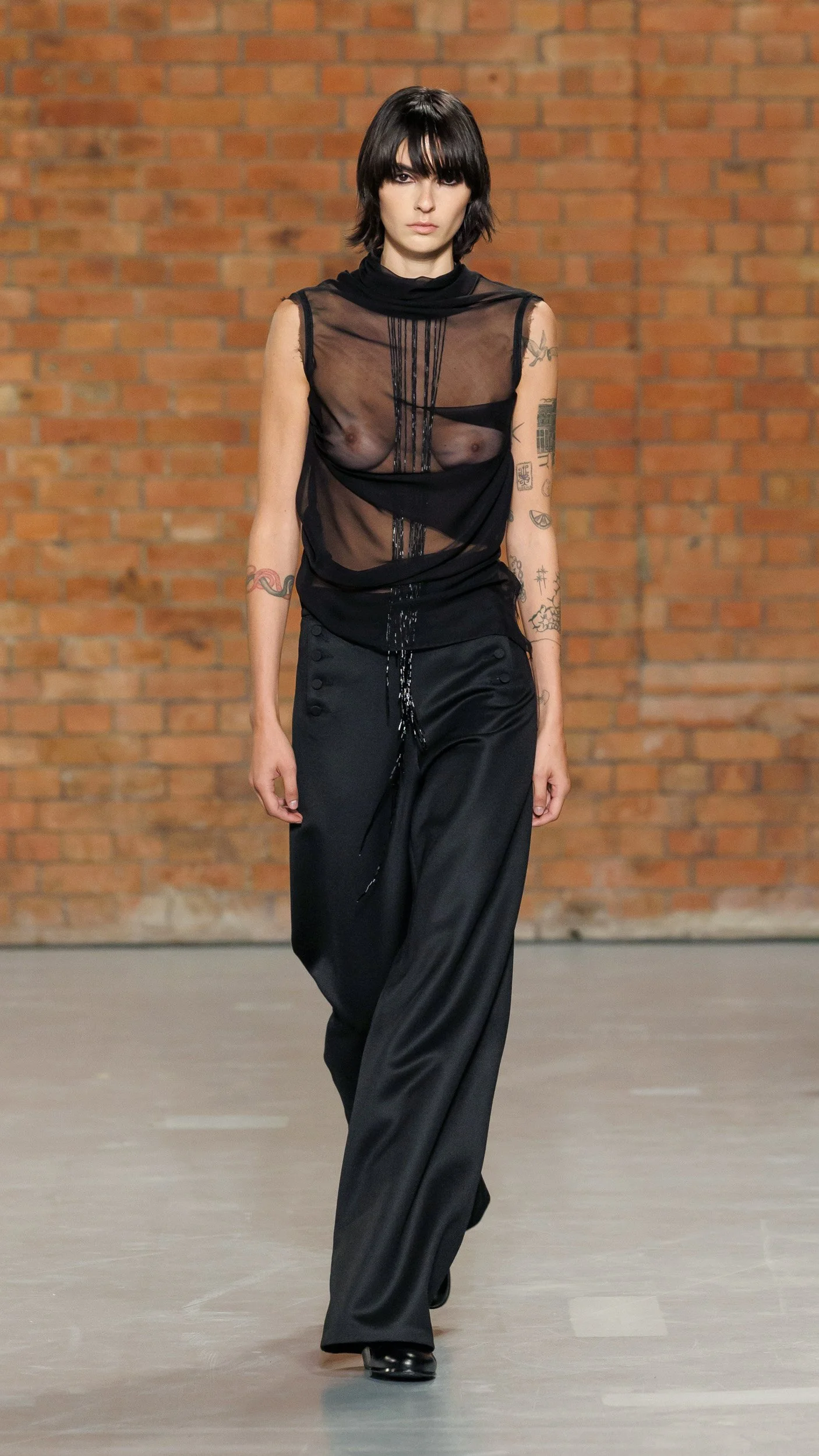 Aaron_Esh_SS25_runway_stories_look21.jpg
