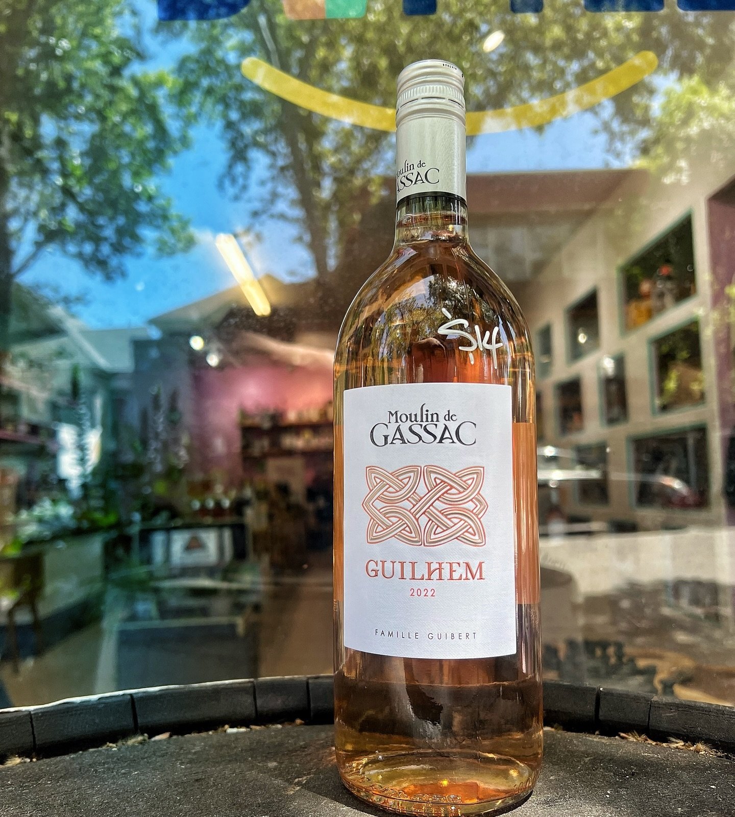 Ros&eacute; from the Languedoc in France 🇫🇷 - $14 !!!!

60% grenache, 20% syrah, 20% carignan | Terra Vitis certification

This wine is lively, vivid rose pink color. Some salmon glints. Pleasant and intense with a floral nose and notes of citruses