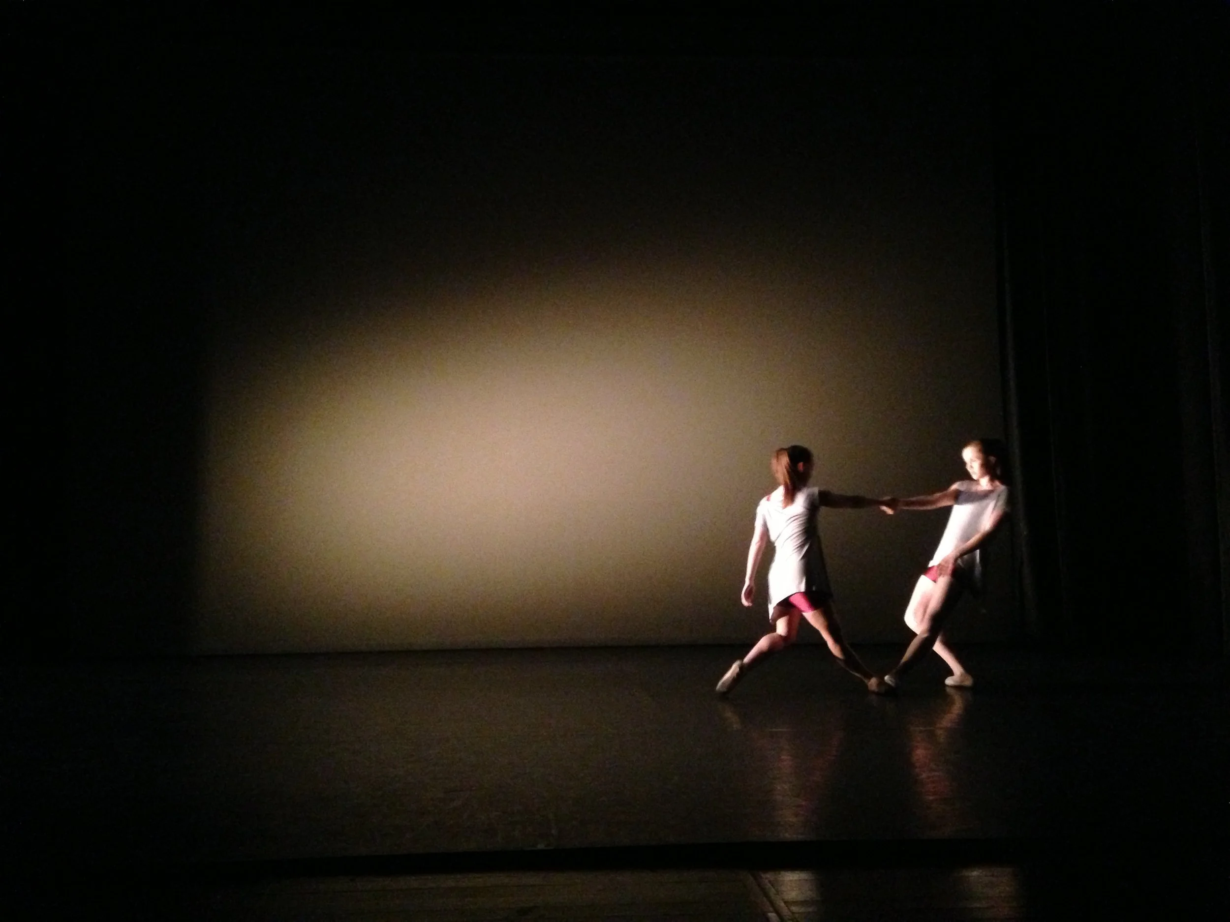  ”Encounter” by Carys Applebee, featuring dancer Laura Boulter and Nina Mettraux 