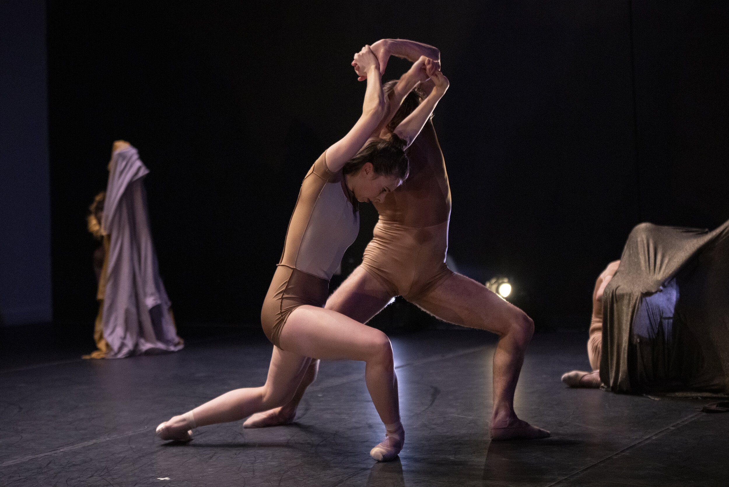  ”Wake to Bare Rocks” by choreographer Julia K. Gleich in collaboration with artist Mary Schwab, featuring dancers Michelle Buckley, Kara Chan, Margot Hartley, Tiffany Mangulabnan,Jordan Miller, Niccolo Orsolani, Amy Saunder and Timothy Ward 