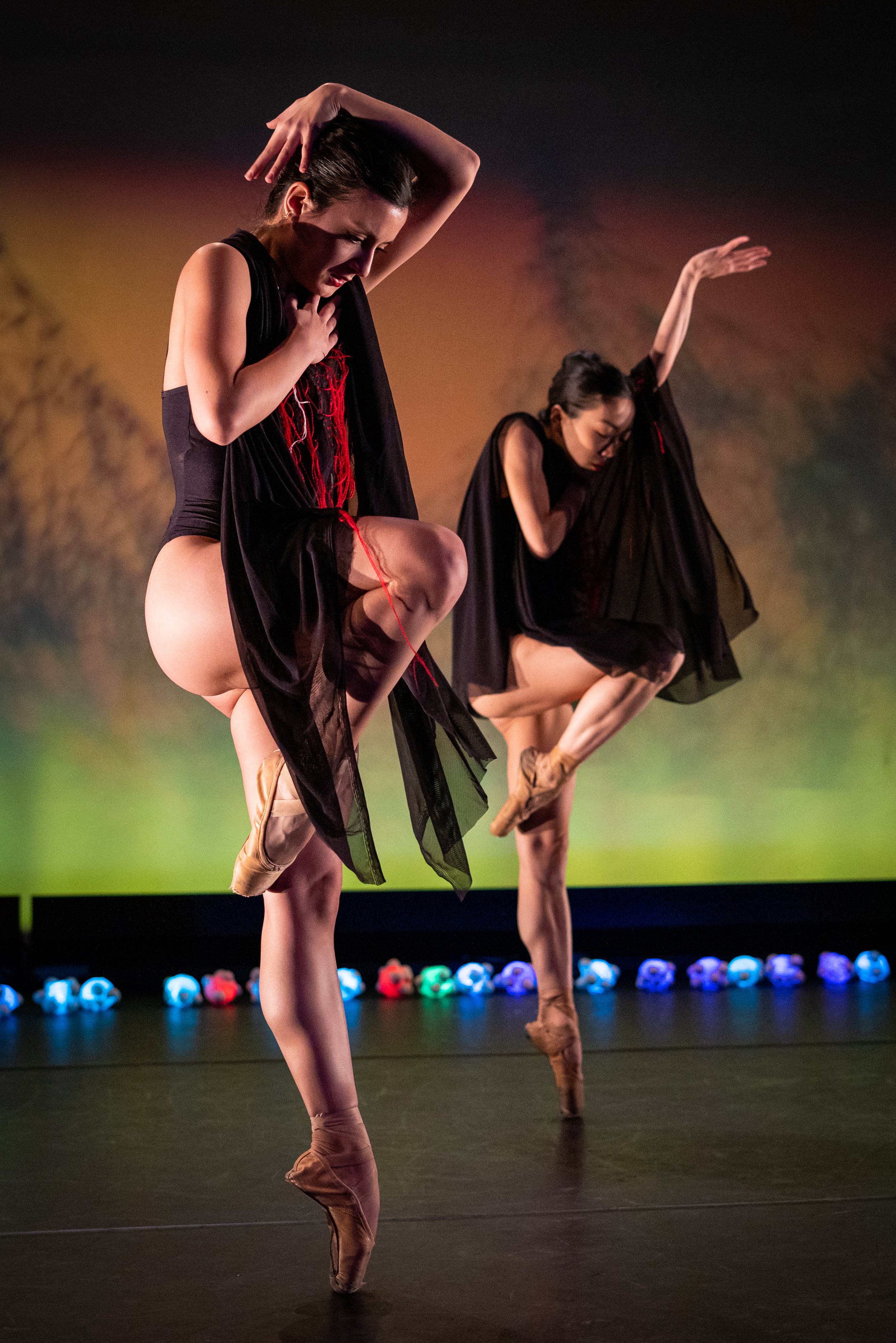  ”Stroma” by Sarah Yasmine Marazzi-Sassoon with artist Sophia Chizuco, featuring dancers Ali Block, Maria Blankemeyer, Willa Broderick, Maki Ishibashi, Samantha Sacks and Sandy Zeng 