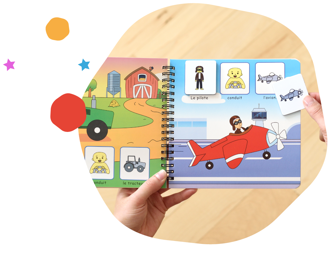 Un livre pour enfants illustrant différents moyens de transport, avec des images de voitures, avions et un tracteur, ainsi que des mots en français pour chacun.