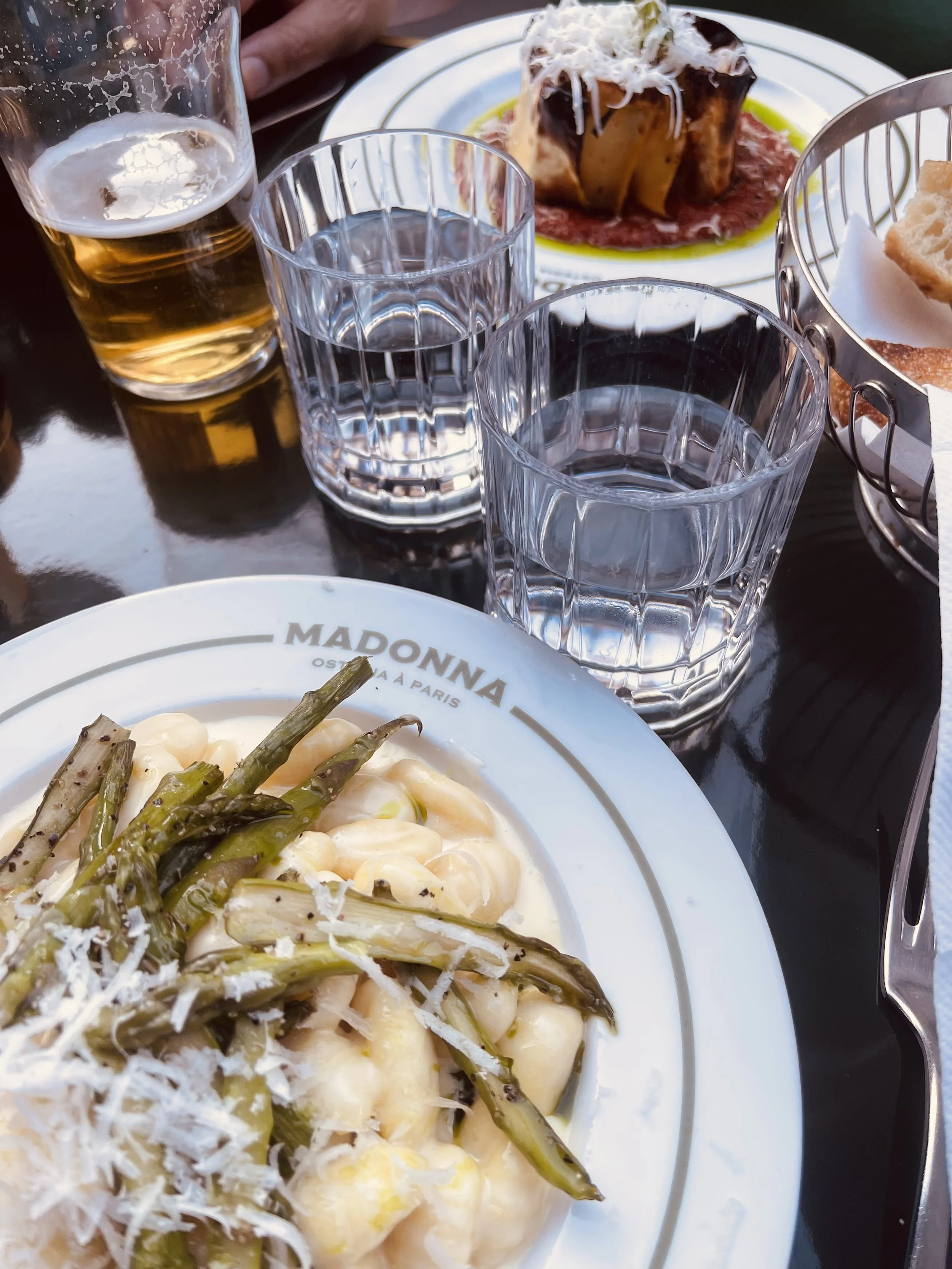 Gnocchi pasta met groene asperges restaurant Madonna Paris.jpeg