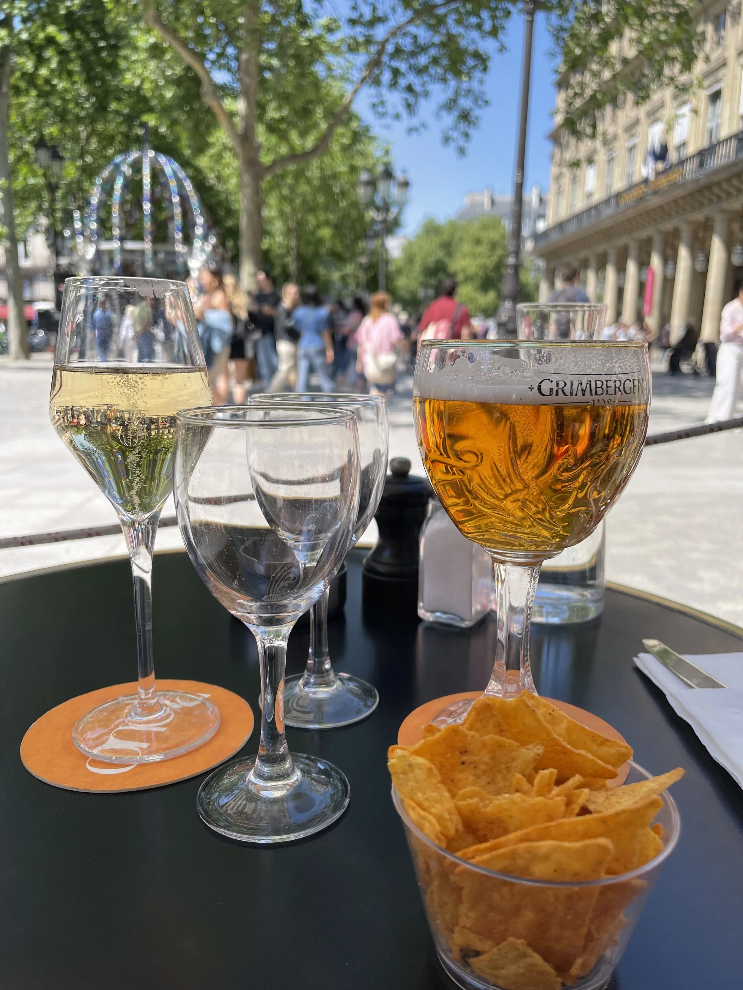 Champagne en bier le Nemours terras.jpeg