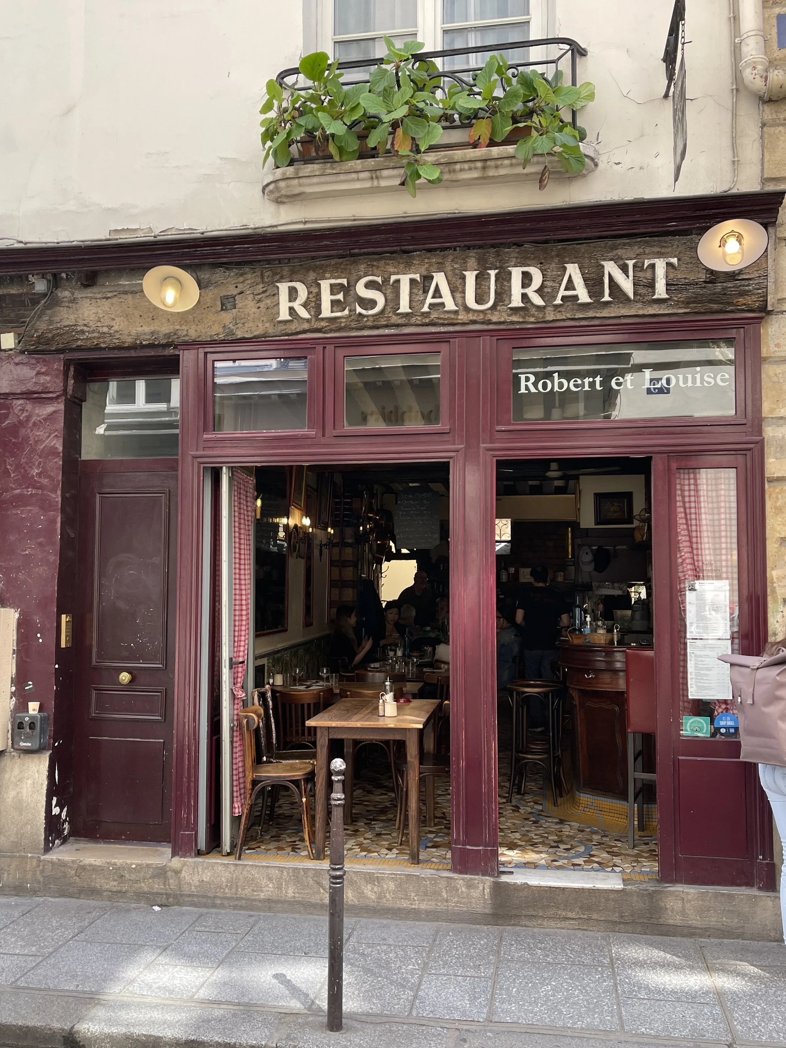 Robert et Louise Le Marais restaurant.jpeg