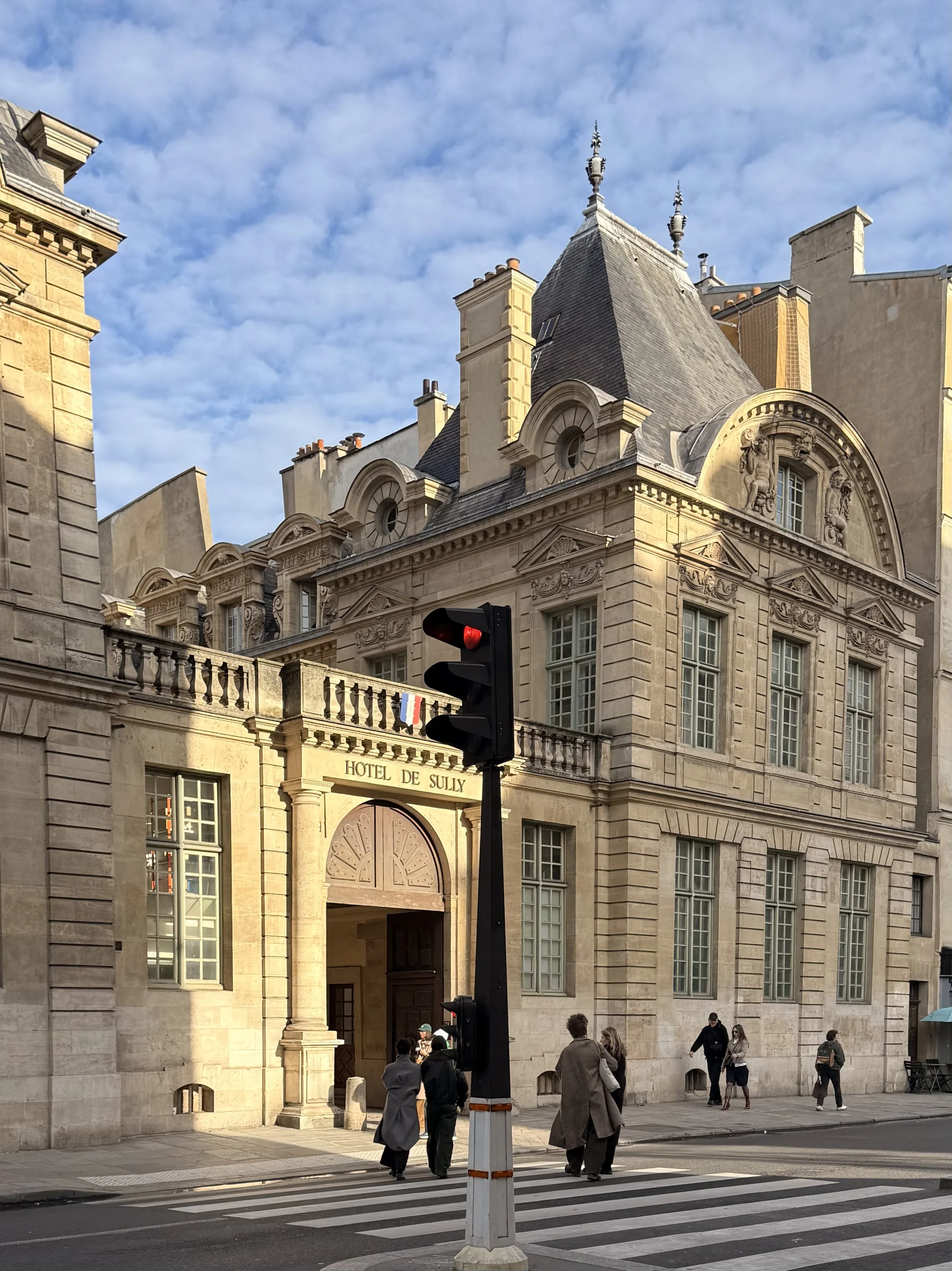 ingang hotel de Sully Rue Saint Antoine Parijs