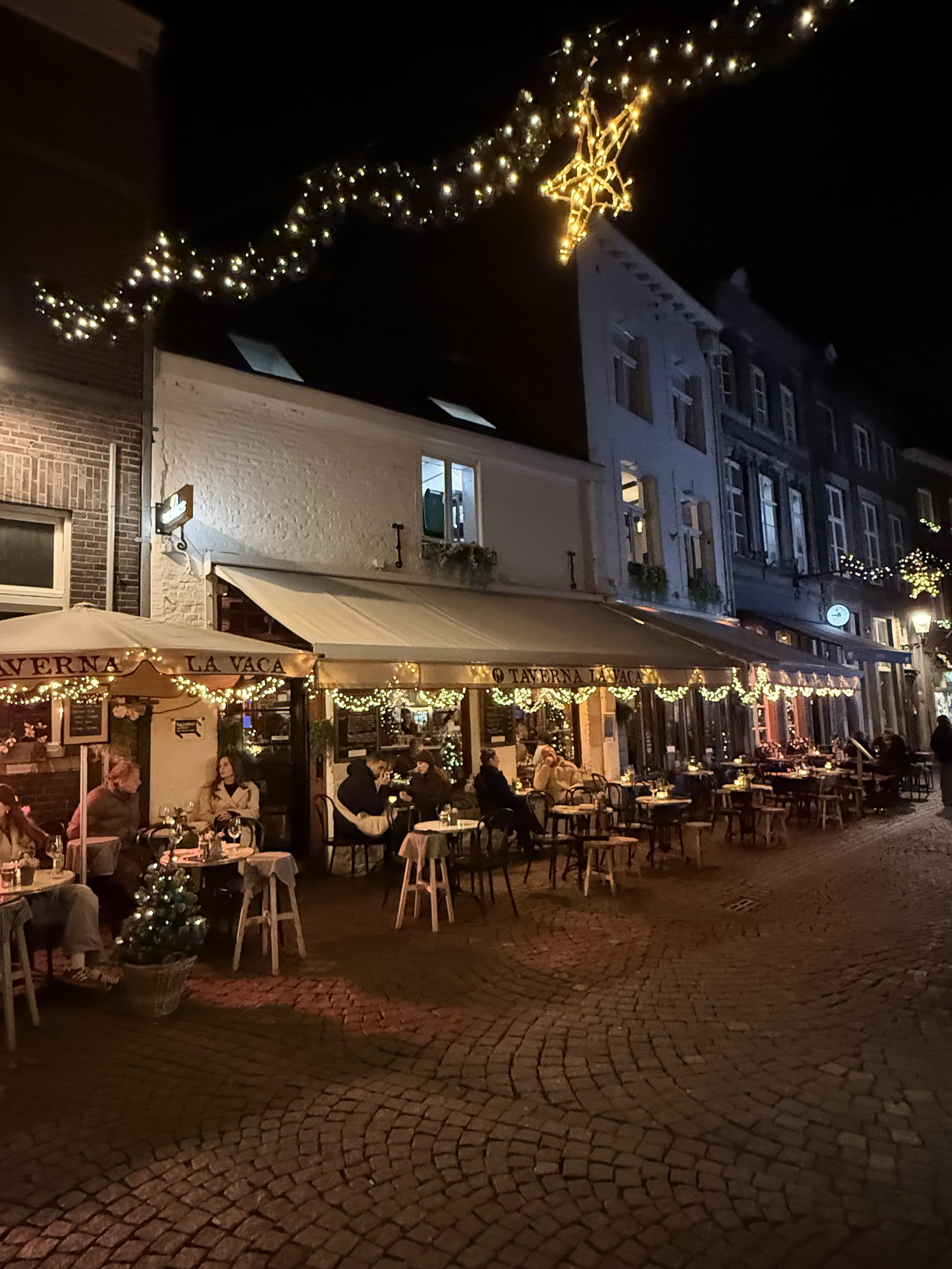 Maastricht in de avond
