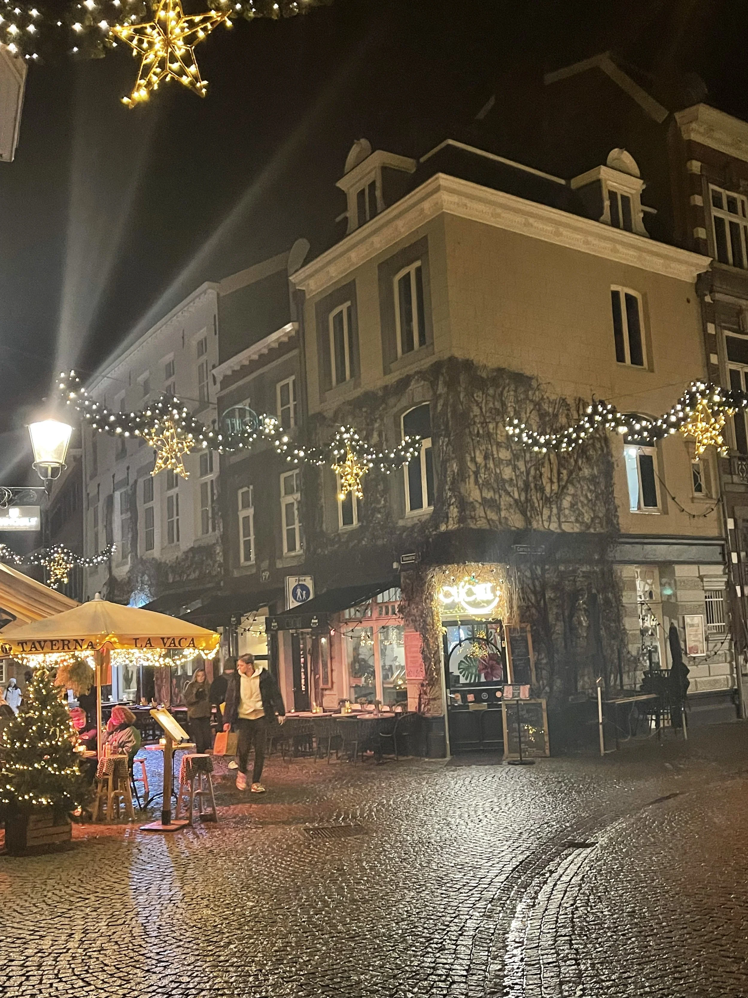 Maastricht in de avond