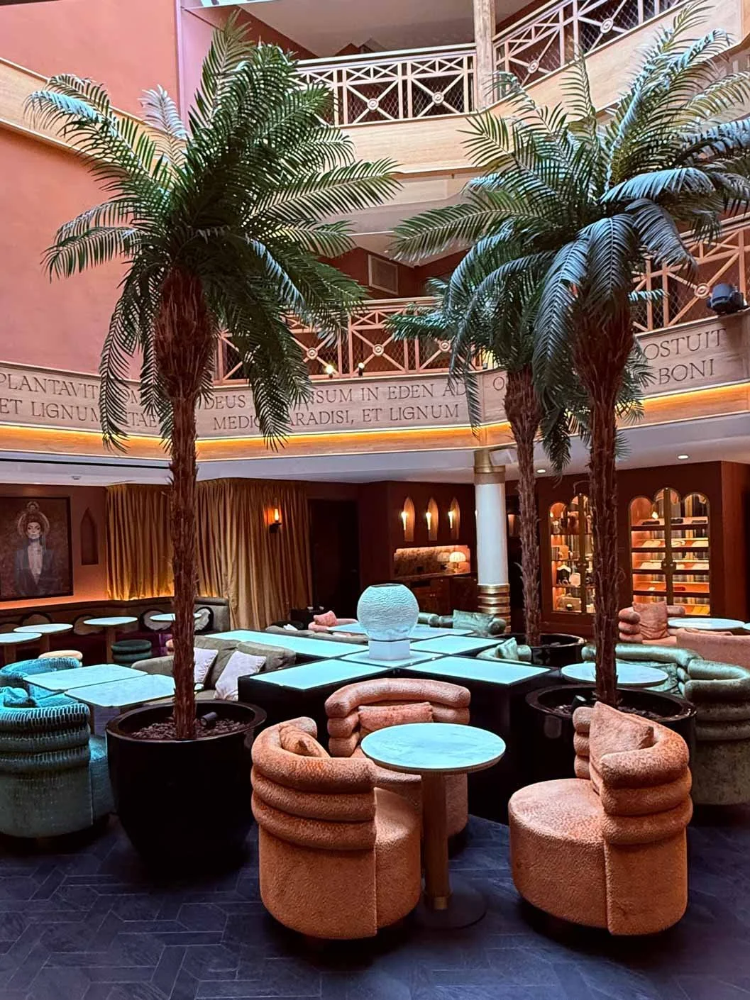 Hotel lobby bar restaurant Boudoir des Muses