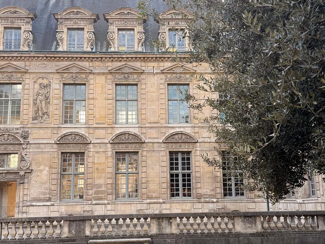 Hotel de Sully
