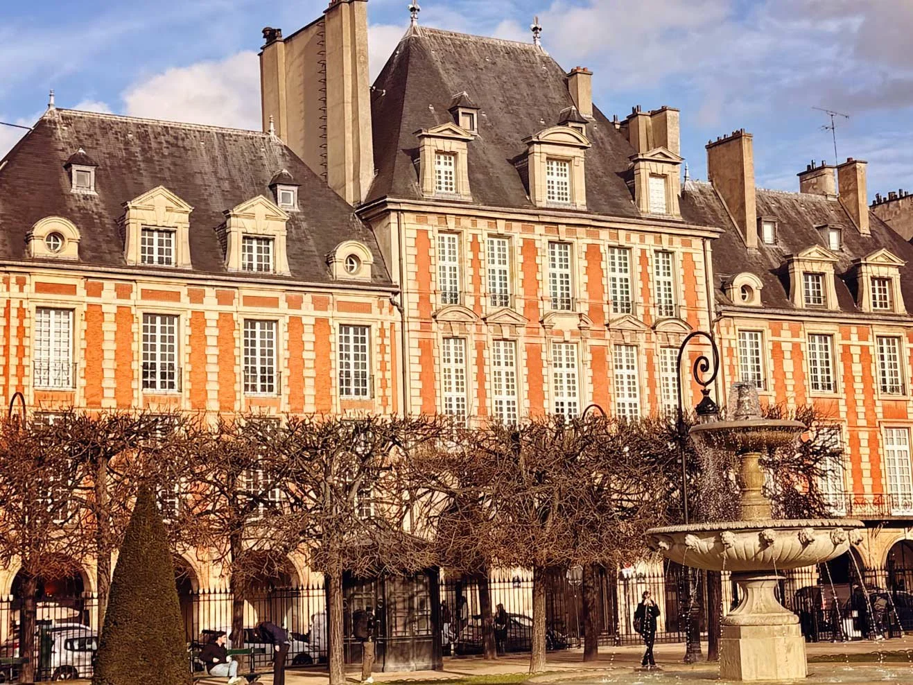 Rode bakstenen appartementen Place des Vosges