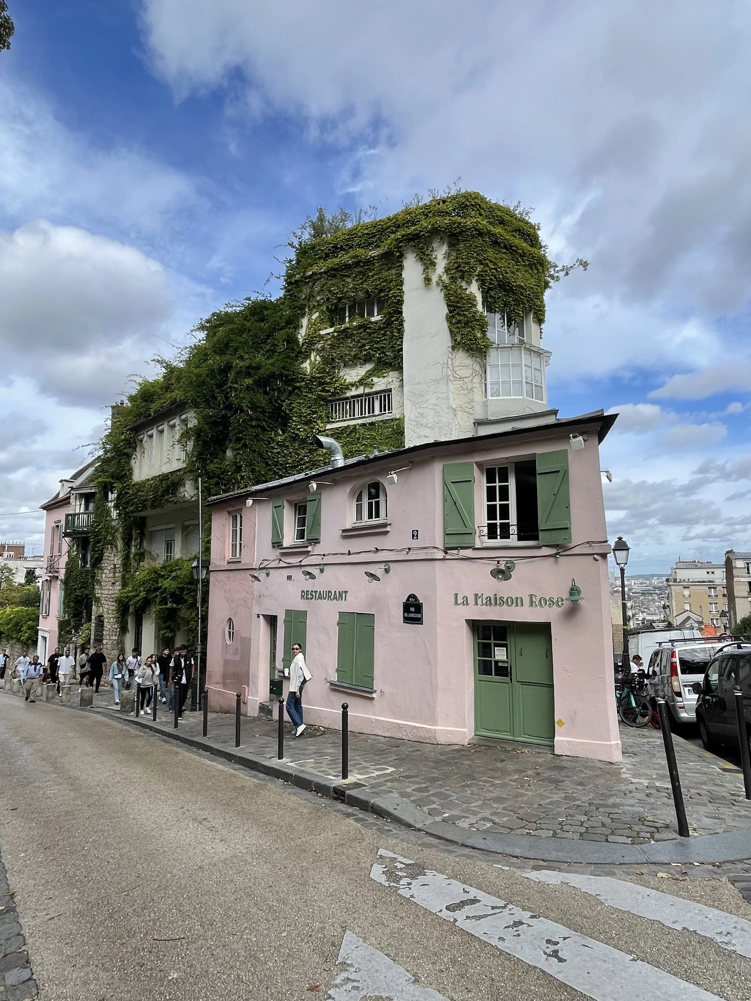 Maison Rose Montmartre Paris.jpeg