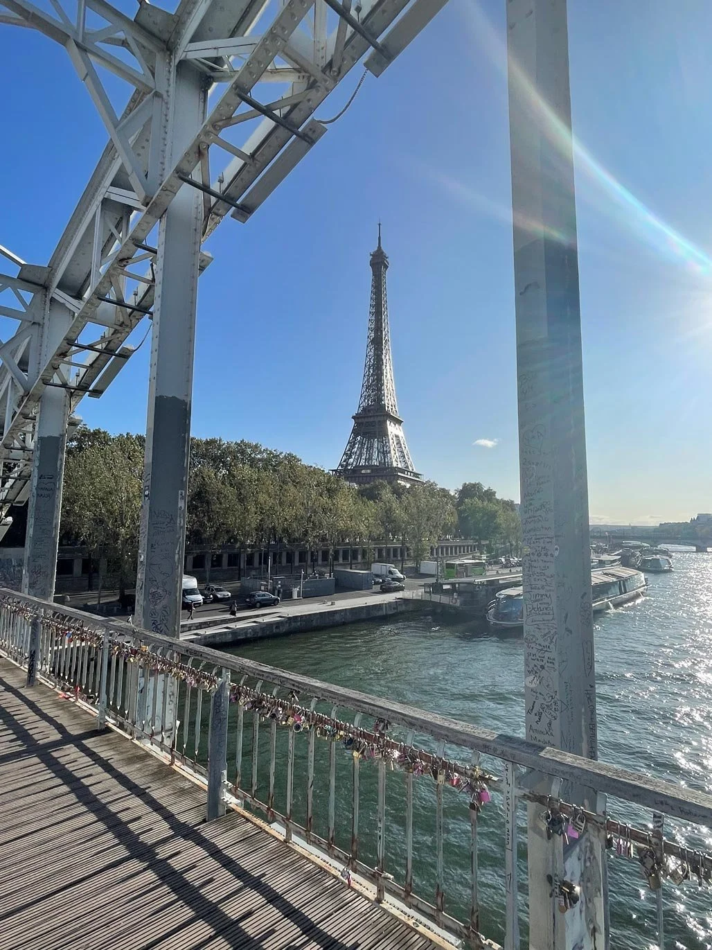 Uitzicht op Eiffeltoren vanuit Passerelle Debilly Parijs