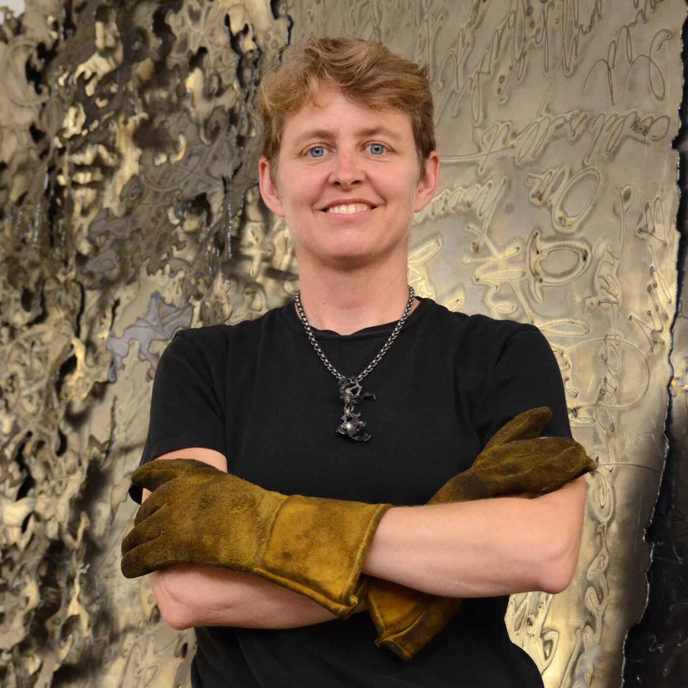 CONTACT_KGG golden gloves cropped_3043x3043_photoGKulbako.jpg