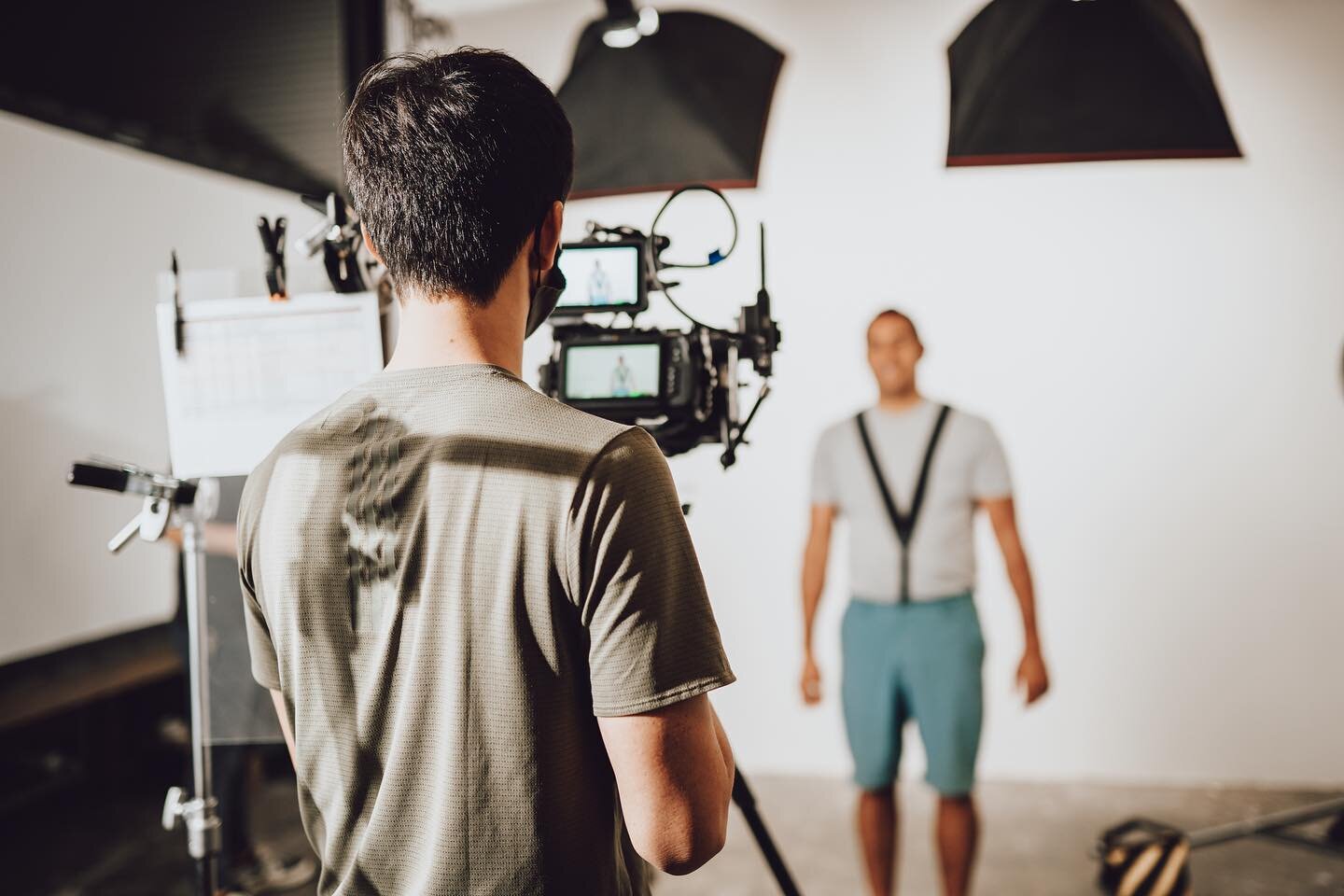 From our shoot with @thehikersco  Matt Morgan demonstrates how to wear HIKERS, an alternative to suspenders.
.
.
📸 @ella.claire.photo
@matt.a.morgan
@forestmurnane
@iaindouch
.
.
.
#productshots #productvideo #facebookads #videoads #harmonbrothers #