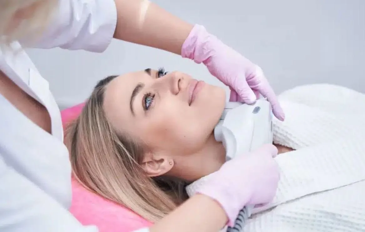 How Non-Surgical Double Chin Treatments Improve Facial Contours