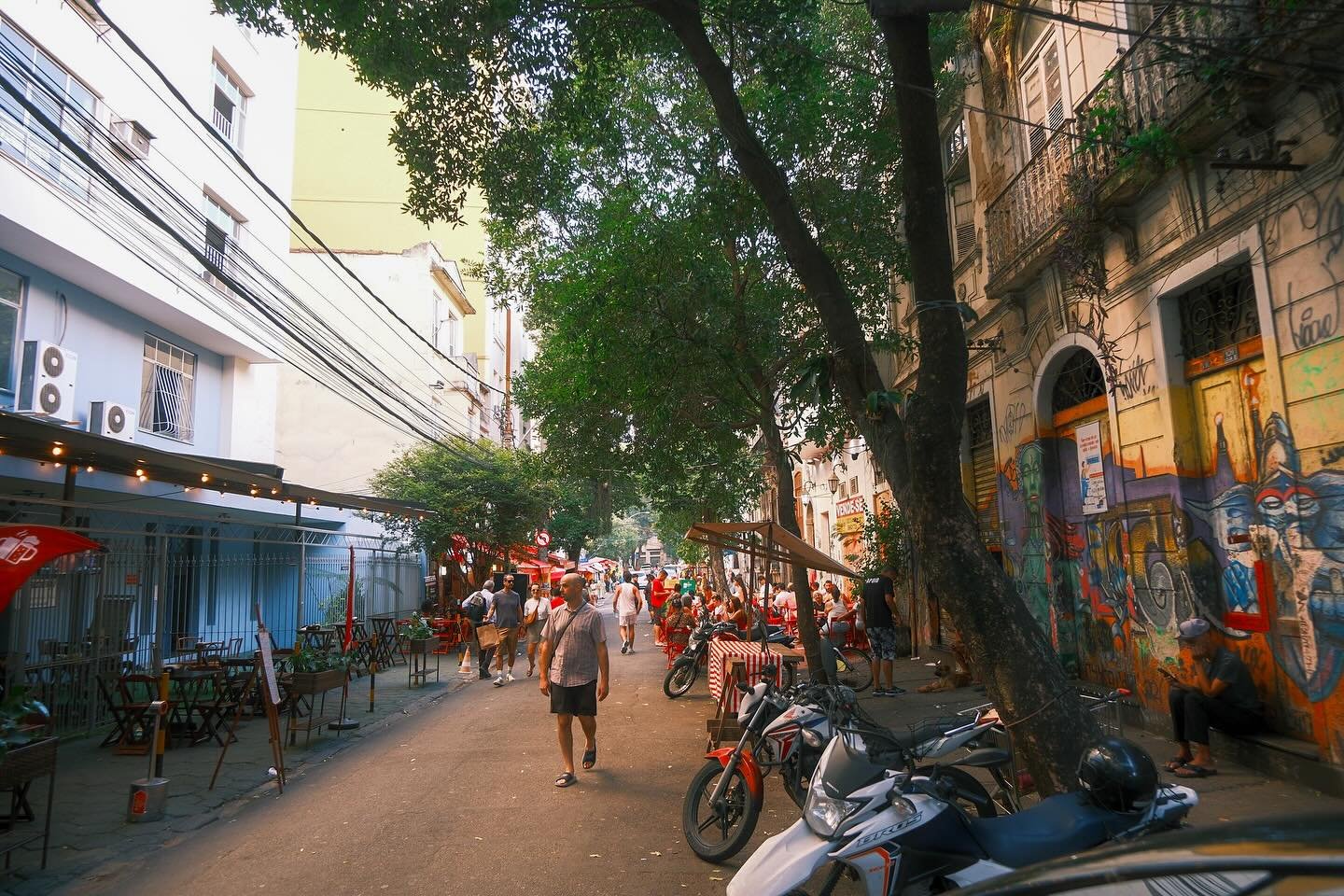 Oh Rio ☀️.

Le d&eacute;but a &eacute;t&eacute; rough.
J&rsquo;ai toujours voyag&eacute; de fa&ccedil;on tr&egrave;s libre, sans trop m&rsquo;inqui&eacute;ter. Peut &ecirc;tre m&ecirc;me trop confiante.

J&rsquo;ai fait de l&rsquo;auto stop au Mexiqu