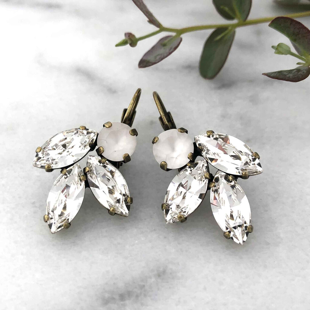 We'd pair these with a glass of pinot and a little charcuterie! ​​​​​​​​
​​​​​​​​
​​​​​​​​
​​​​​​​​
​​​​​​​​
​​​​​​​​
​​​​​​​​
#crystaljewelry #crystalearrings #earringlover #formalearrings #weddingjewelry #costumejewelry #sparklesparkle #sparkleands